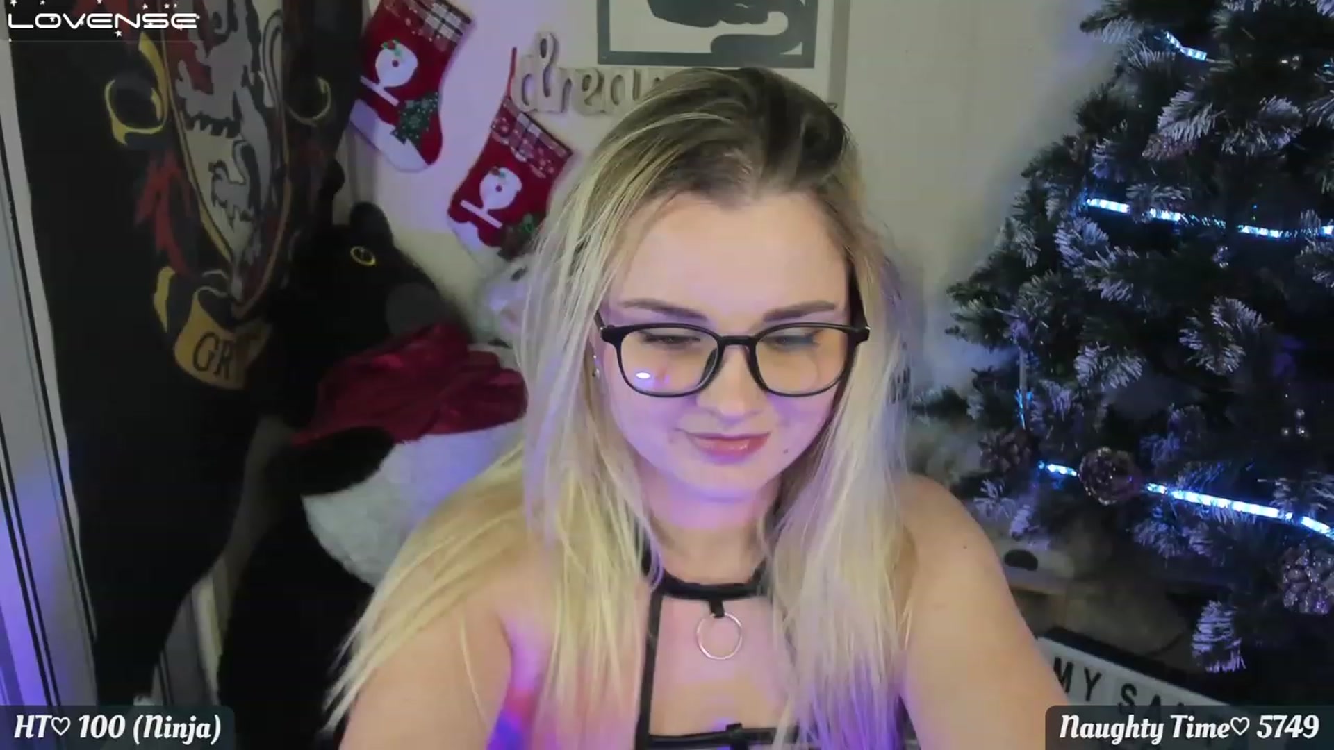 Gallery image thumbnail from Nika_tied_up's myfreecams stream on, 12/08/2022, 01:25 image 6 of 20