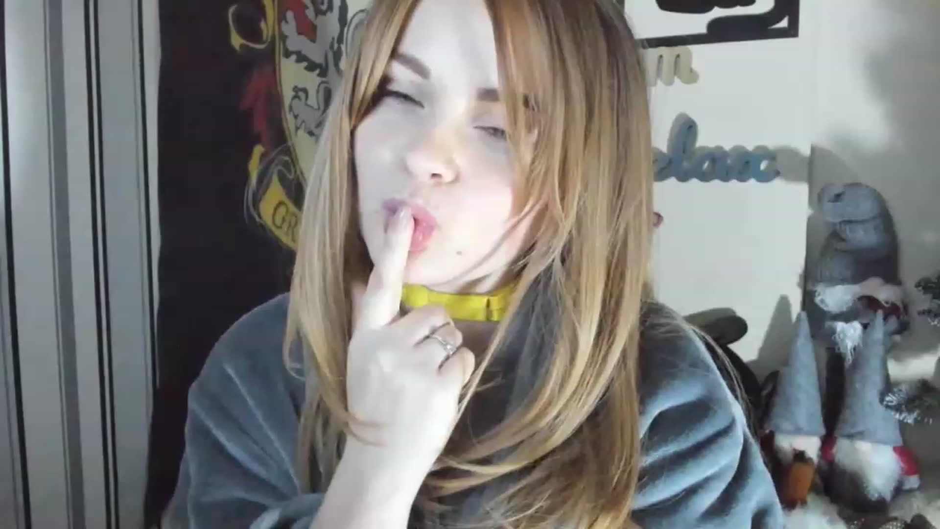 Gallery image thumbnail from Nika_tied_up's myfreecams stream on, 12/15/2022, 19:32 image 15 of 20