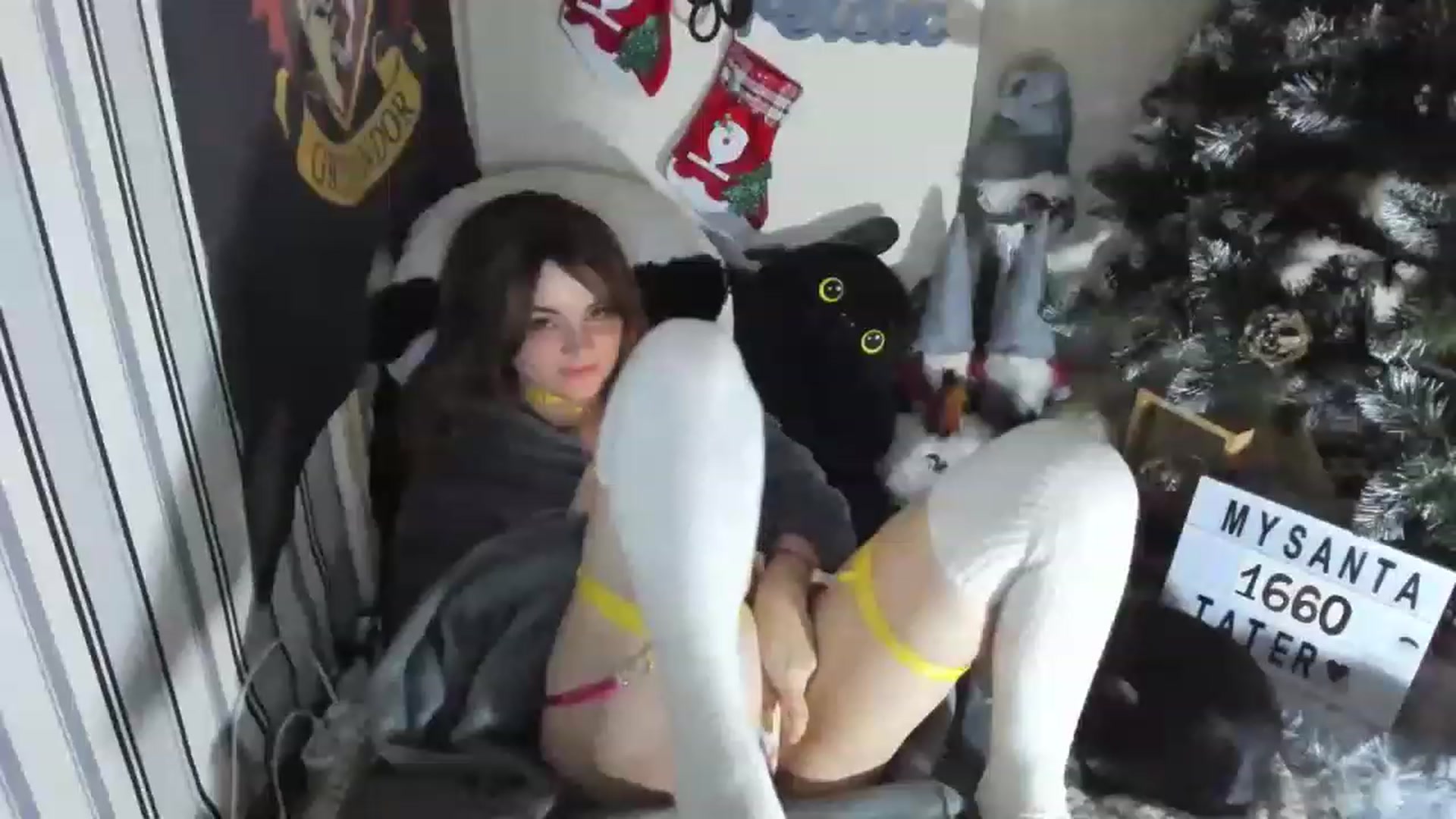 Gallery image thumbnail from Nika_tied_up's myfreecams stream on, 12/15/2022, 19:32 image 9 of 20