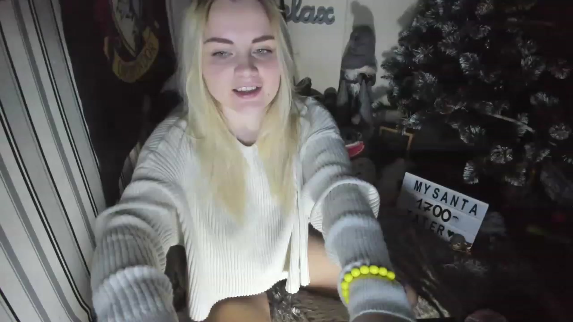 Gallery image thumbnail from Nika_tied_up's myfreecams stream on, 12/18/2022, 19:30 image 17 of 20