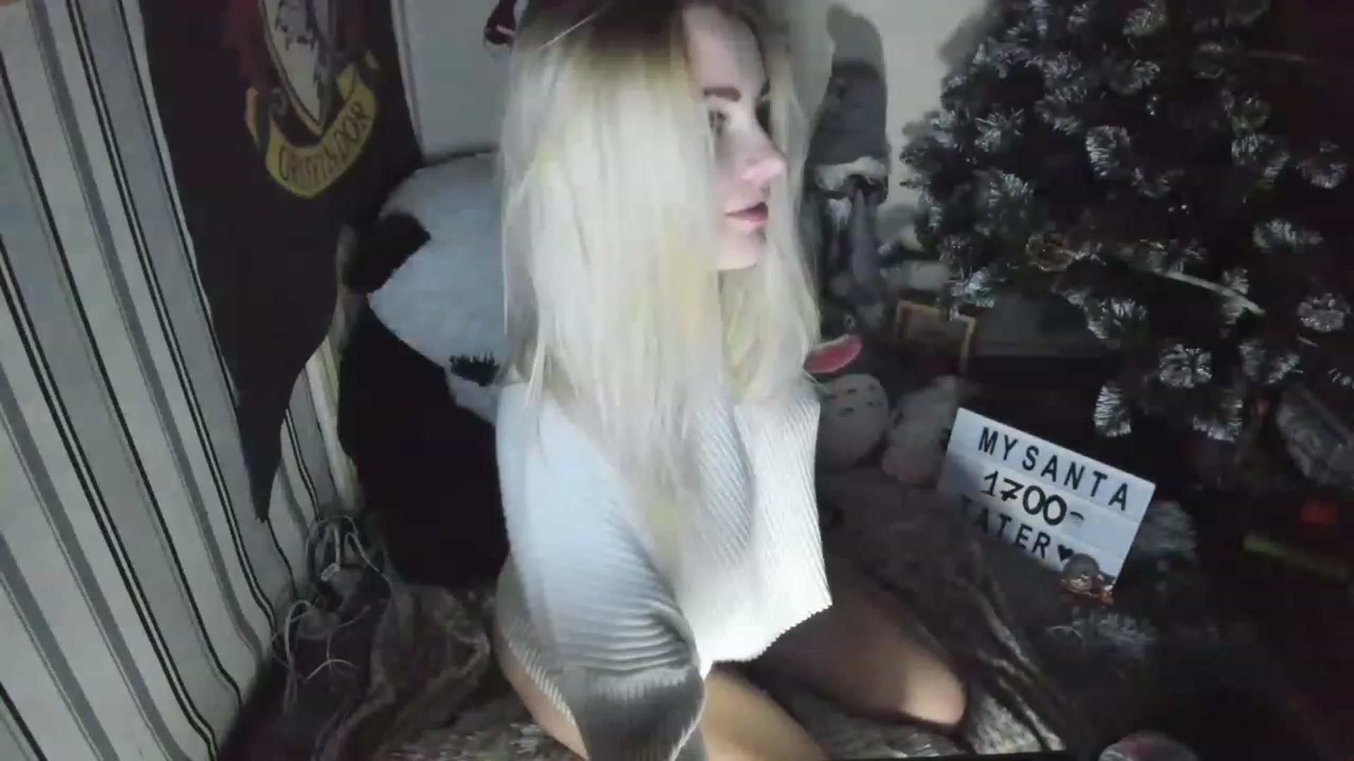 Gallery image thumbnail from Nika_tied_up's myfreecams stream on, 12/18/2022, 19:30 image 19 of 20