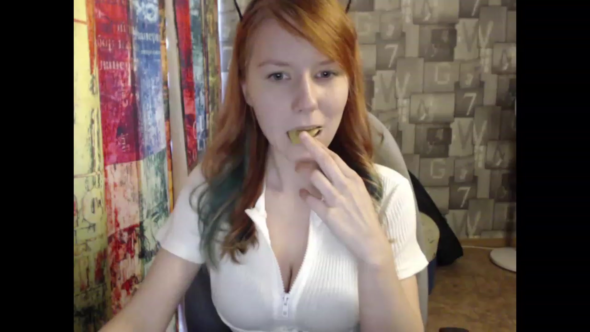 Gallery image thumbnail from NikiFoks18's myfreecams stream on, 06/06/2023, 09:05 image 16 of 20