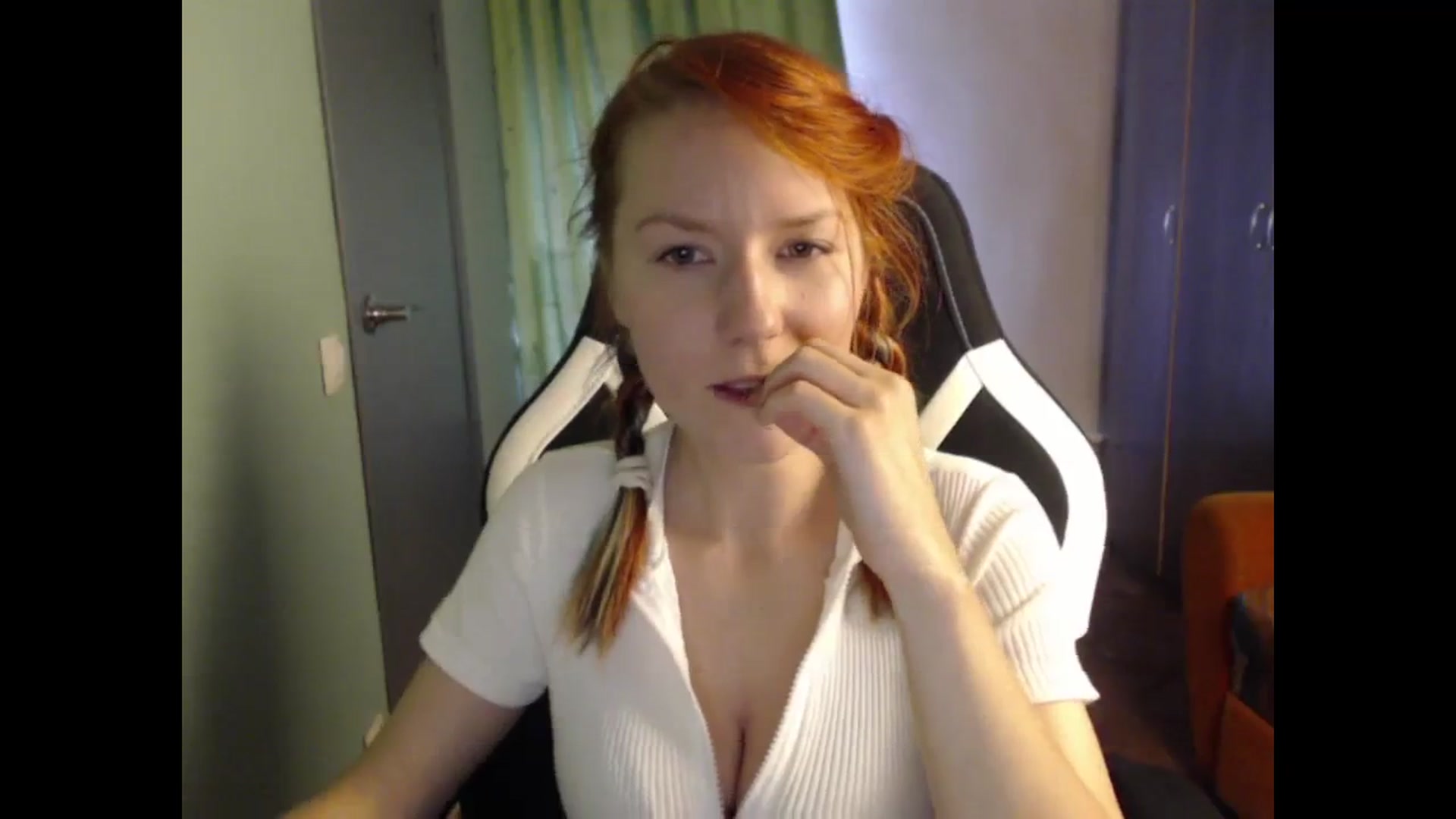 Gallery image thumbnail from NikiFoks18's myfreecams stream on, 08/25/2023, 08:58 image 13 of 20