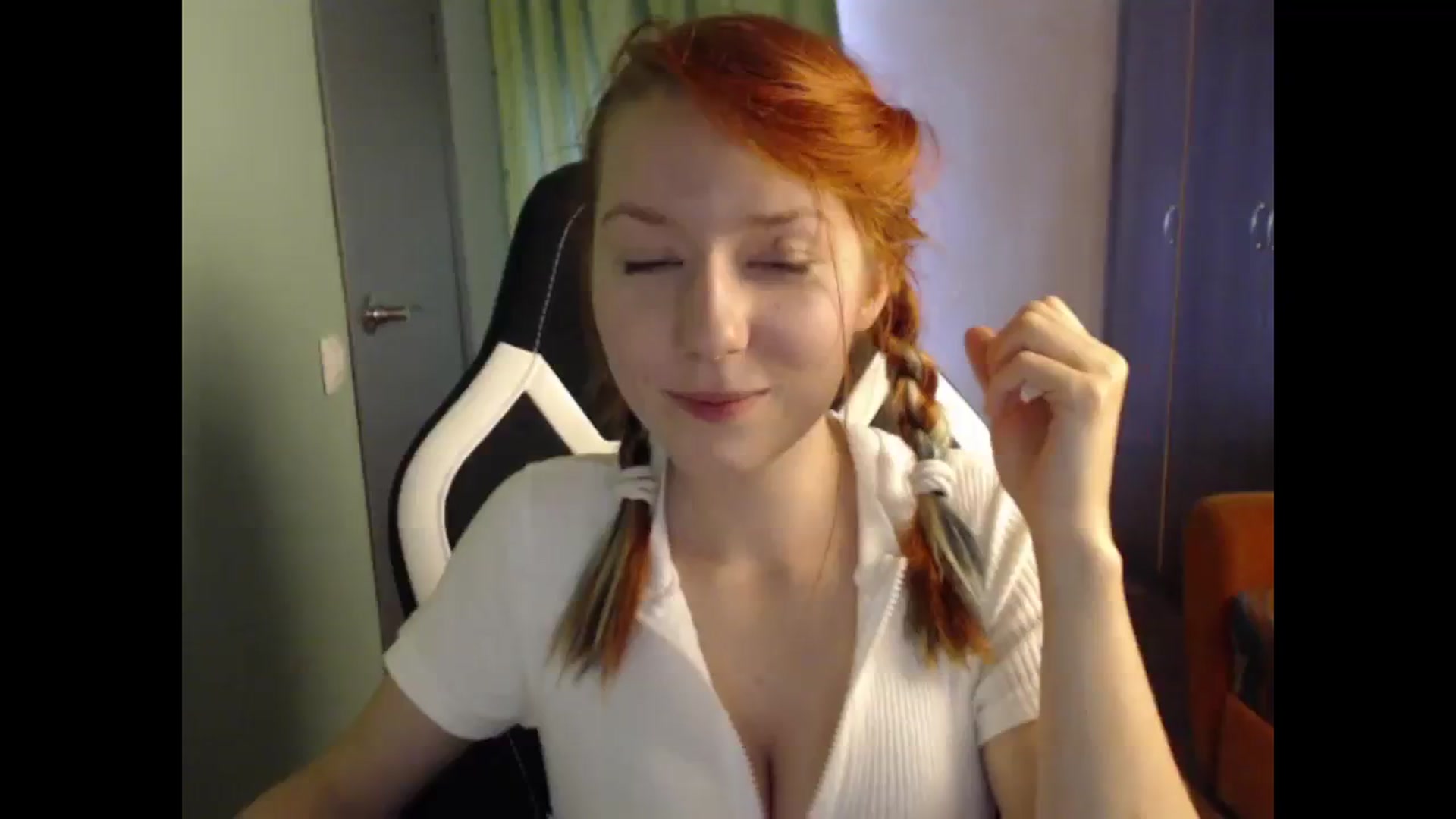 Gallery image thumbnail from NikiFoks18's myfreecams stream on, 08/25/2023, 08:58 image 12 of 20