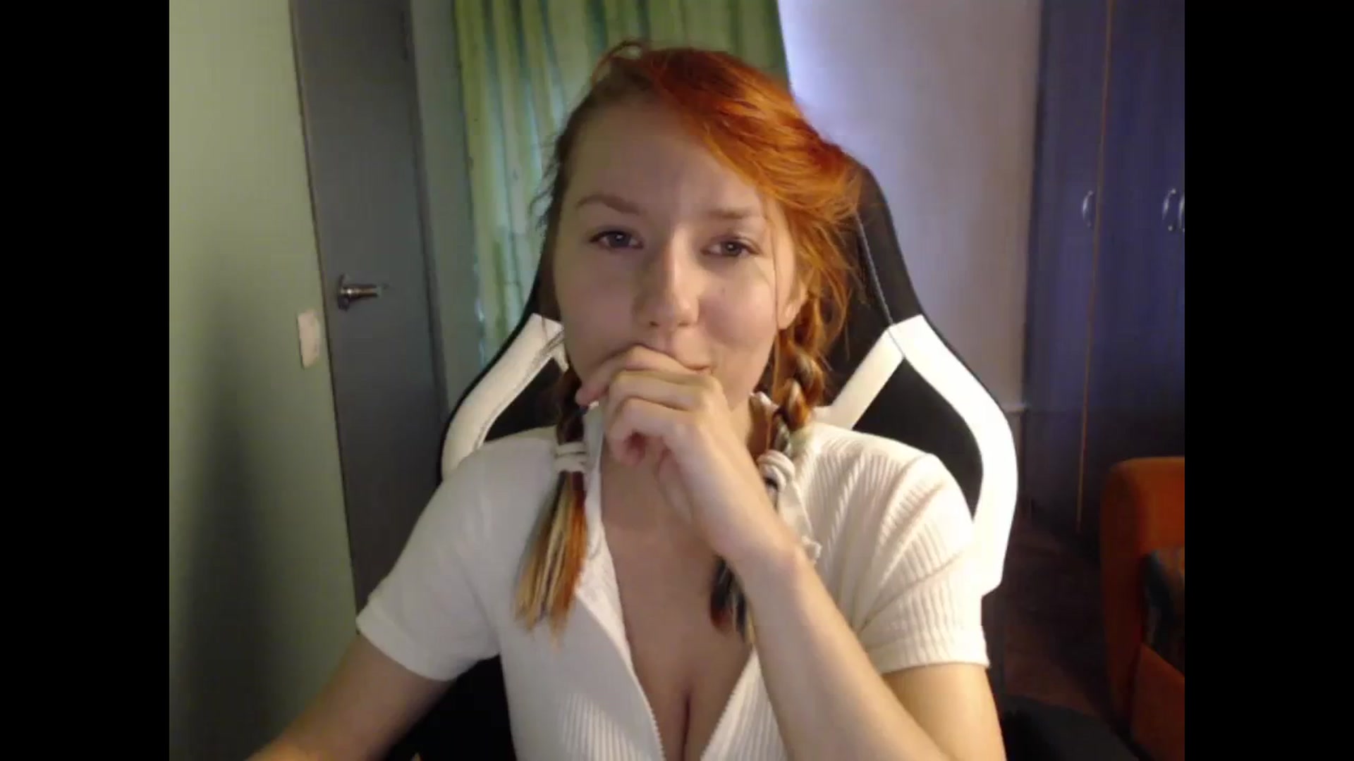 Gallery image thumbnail from NikiFoks18's myfreecams stream on, 08/25/2023, 08:58 image 6 of 20