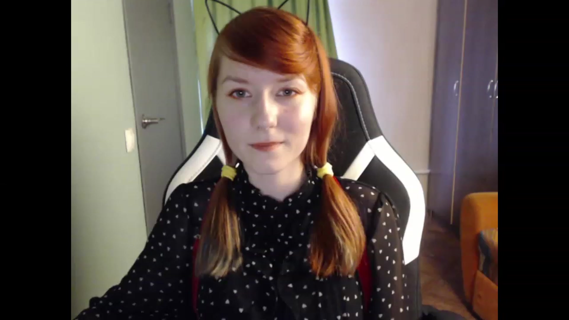 Gallery image thumbnail from NikiFoks18's myfreecams stream on, 08/27/2023, 08:34 image 14 of 20