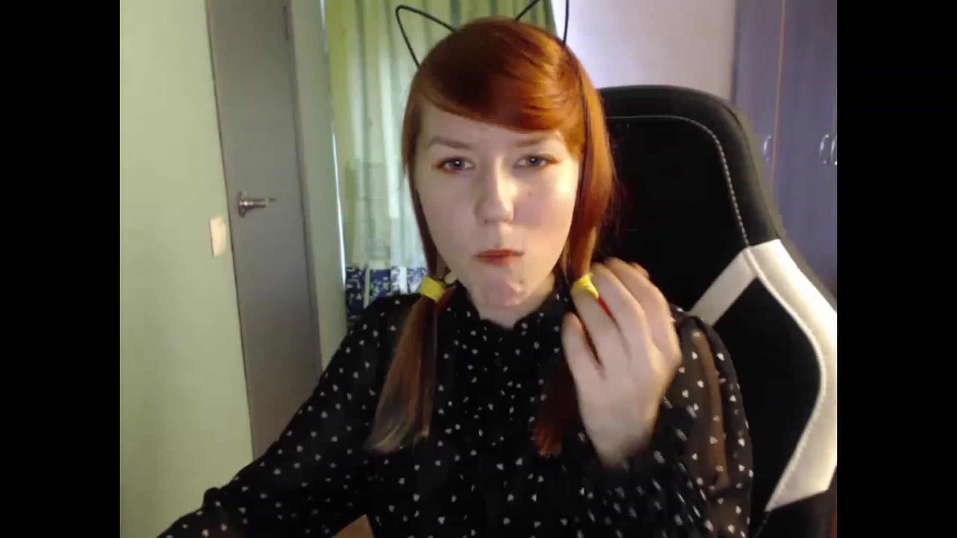 Gallery image thumbnail from NikiFoks18's myfreecams stream on, 08/27/2023, 08:34 image 4 of 20