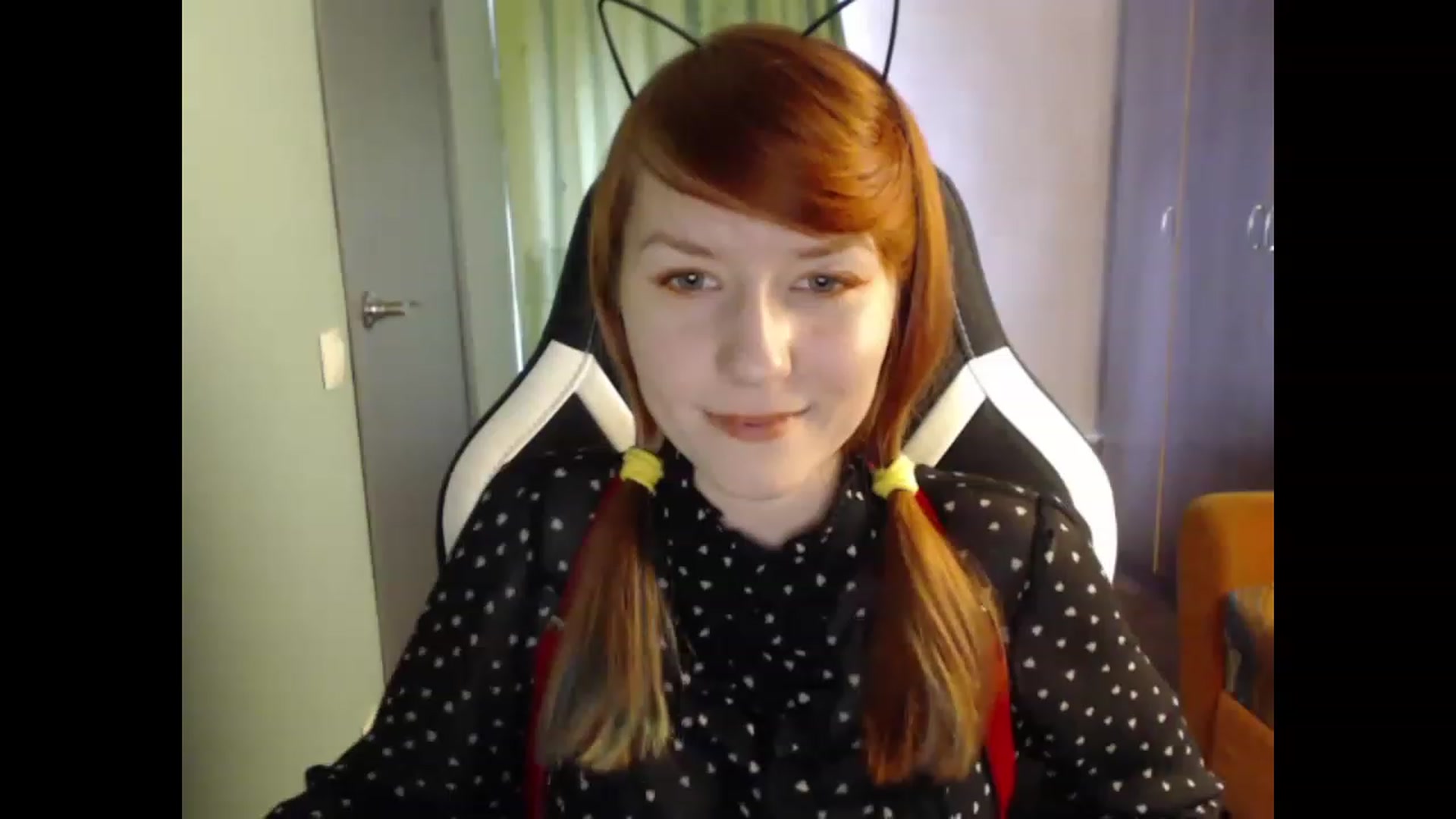 Gallery image thumbnail from NikiFoks18's myfreecams stream on, 08/27/2023, 09:07 image 14 of 20