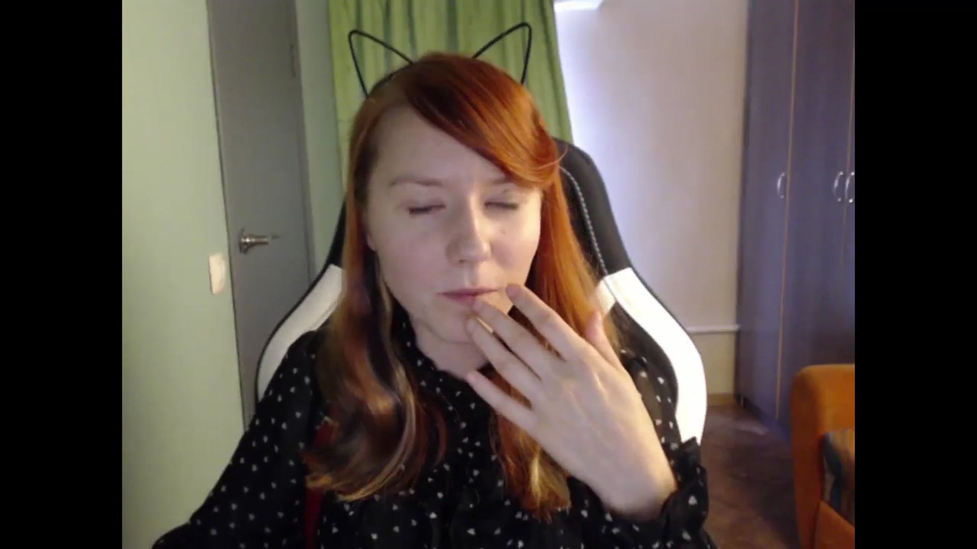 Gallery image thumbnail from NikiFoks18's myfreecams stream on, 08/28/2023, 08:22 image 5 of 20