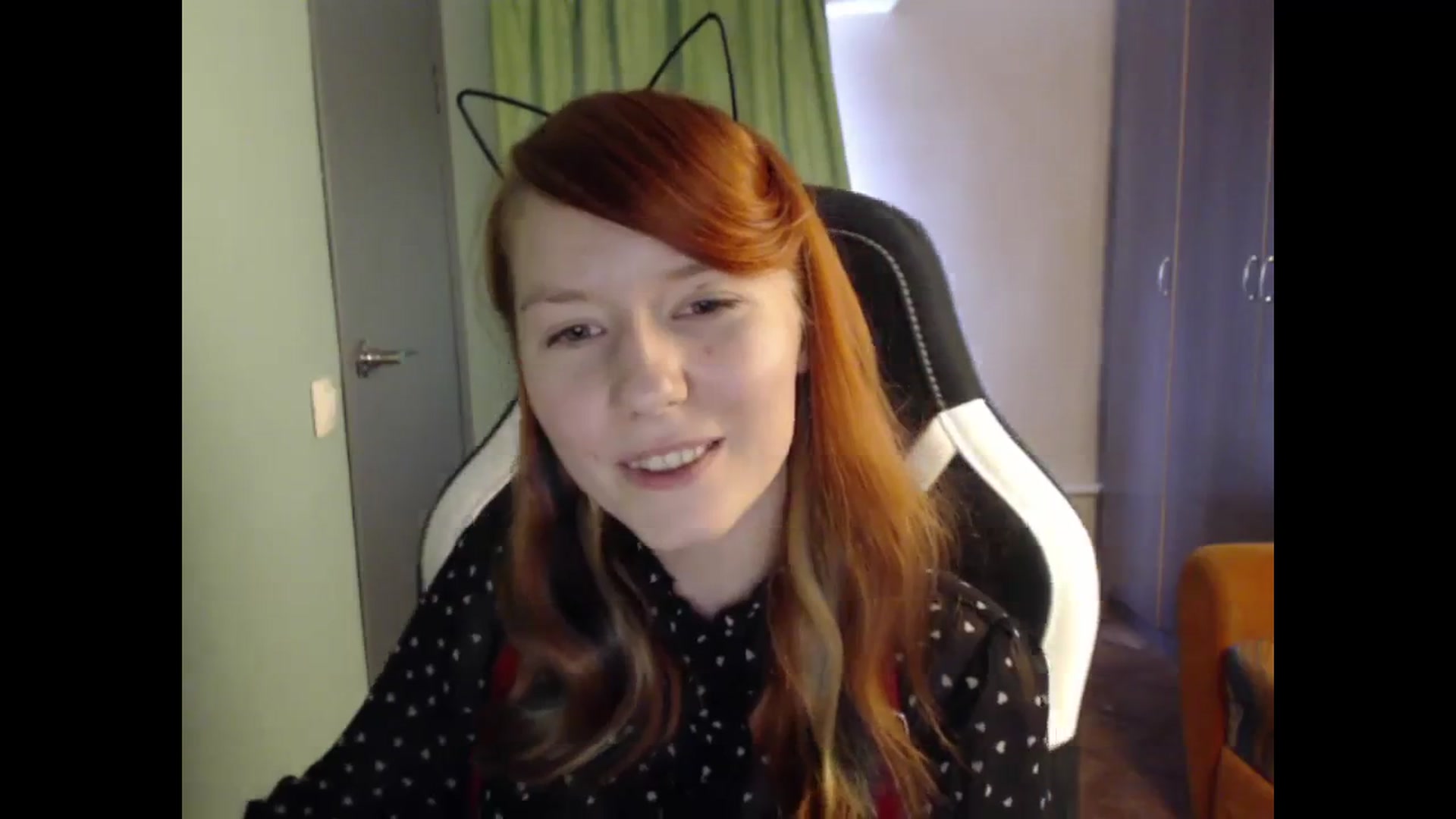Gallery image thumbnail from NikiFoks18's myfreecams stream on, 08/28/2023, 08:22 image 17 of 20