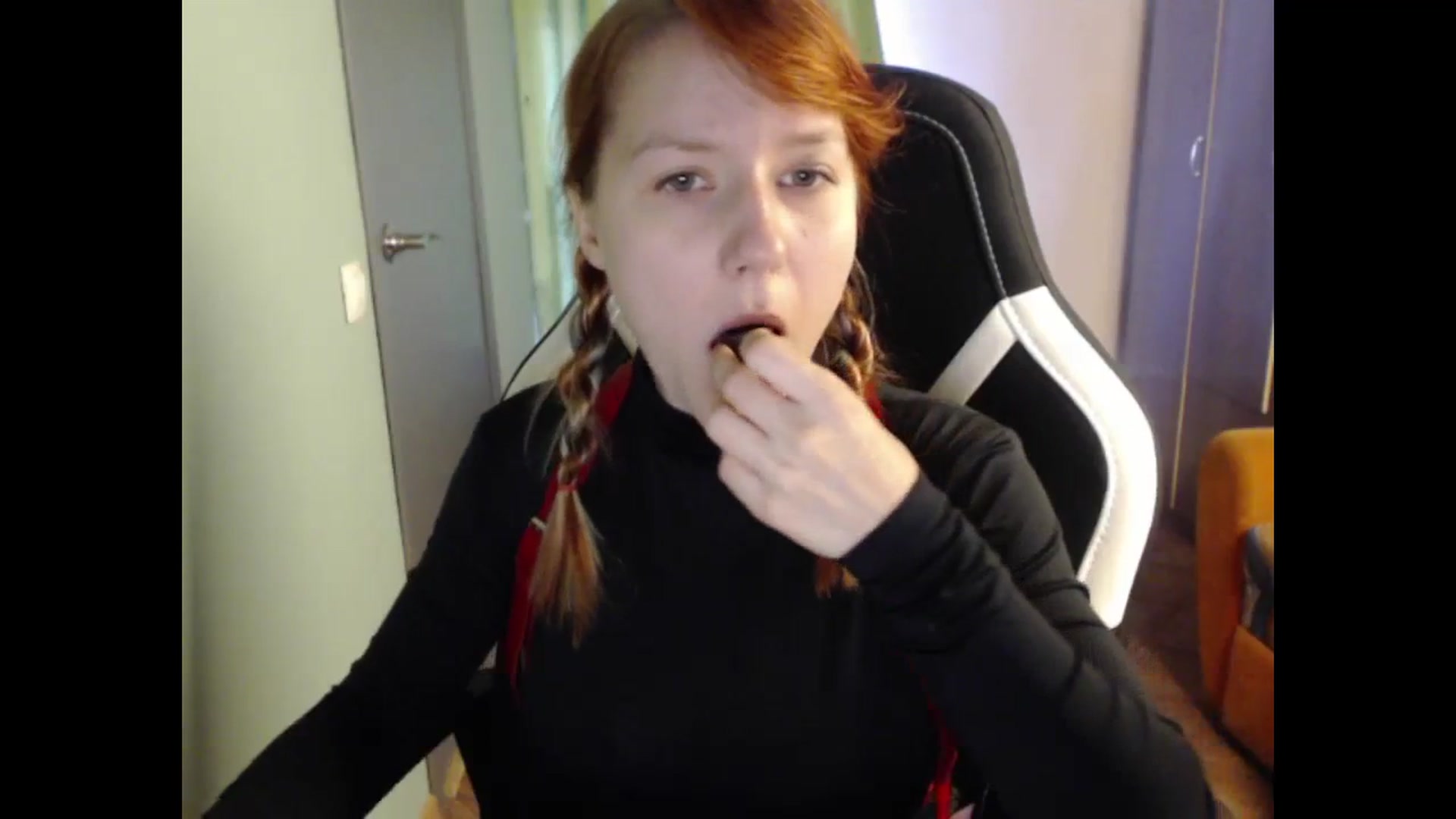 Gallery image thumbnail from NikiFoks18's myfreecams stream on, 09/03/2023, 05:11 image 9 of 20