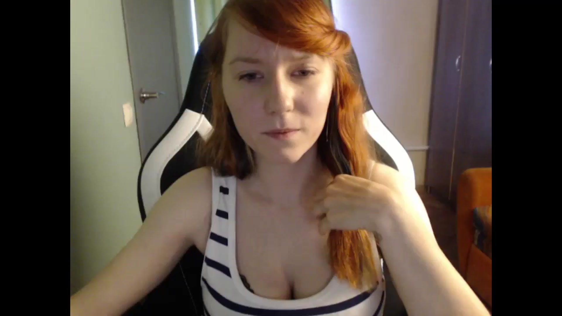 Gallery image thumbnail from NikiFoks18's myfreecams stream on, 09/23/2023, 09:21 image 4 of 20