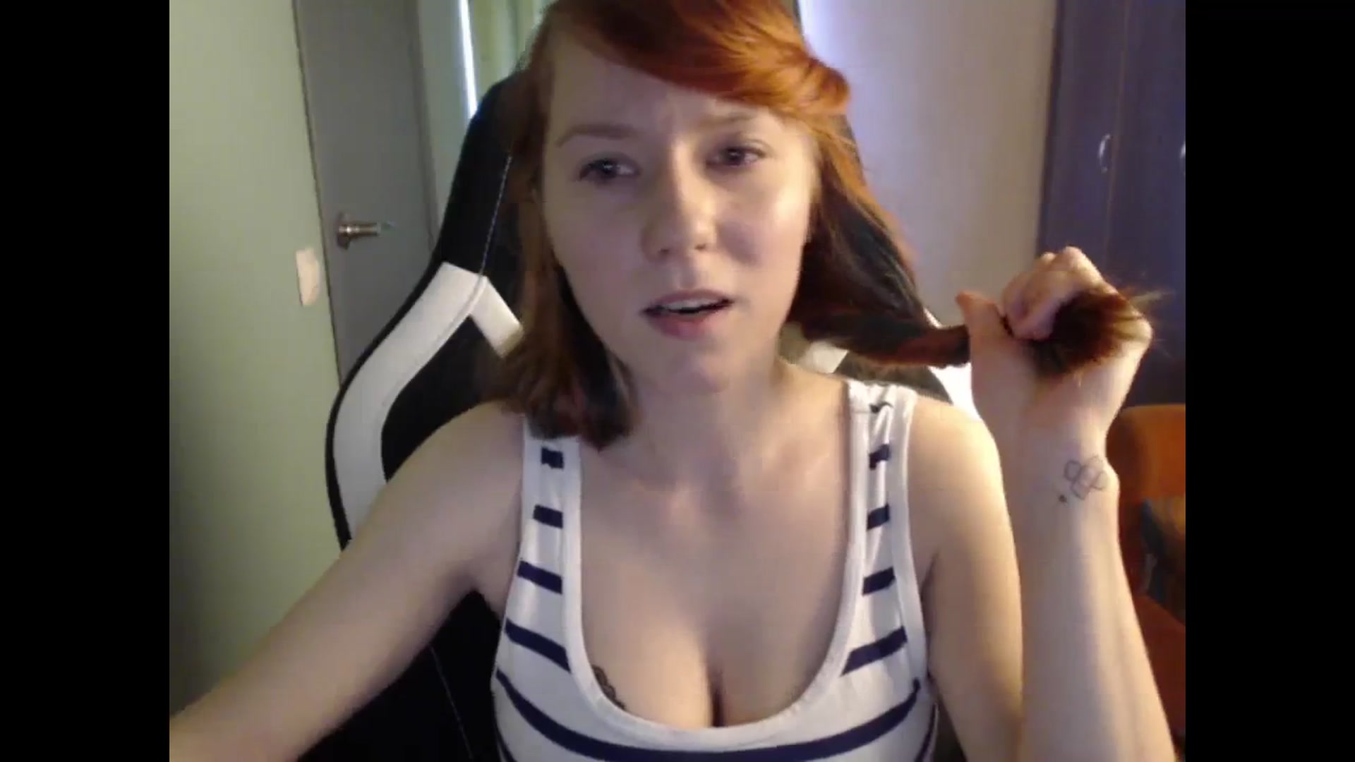 Gallery image thumbnail from NikiFoks18's myfreecams stream on, 09/23/2023, 09:21 image 6 of 20