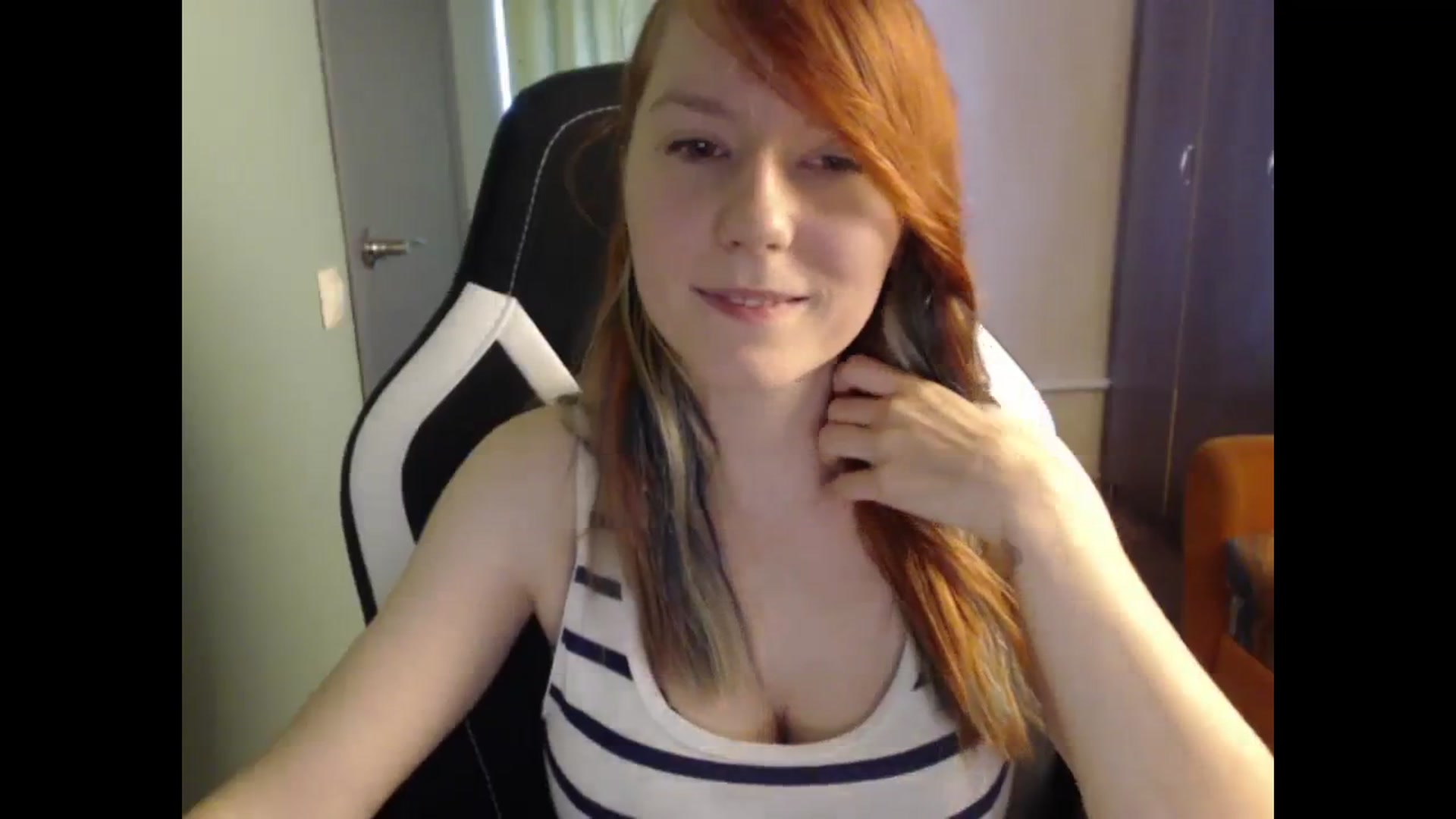 Gallery image thumbnail from NikiFoks18's myfreecams stream on, 09/23/2023, 09:21 image 17 of 20