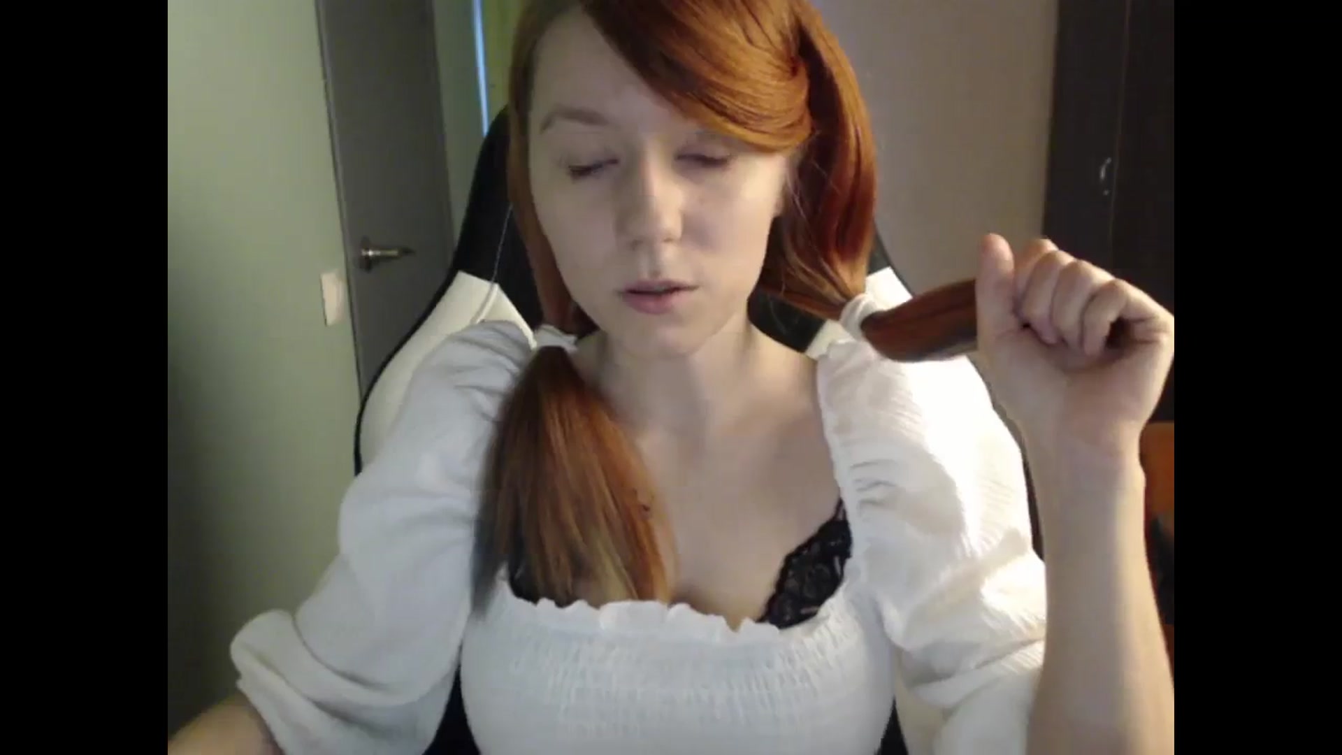 Gallery image thumbnail from NikiFoks18's myfreecams stream on, 10/09/2023, 07:49 image 9 of 20
