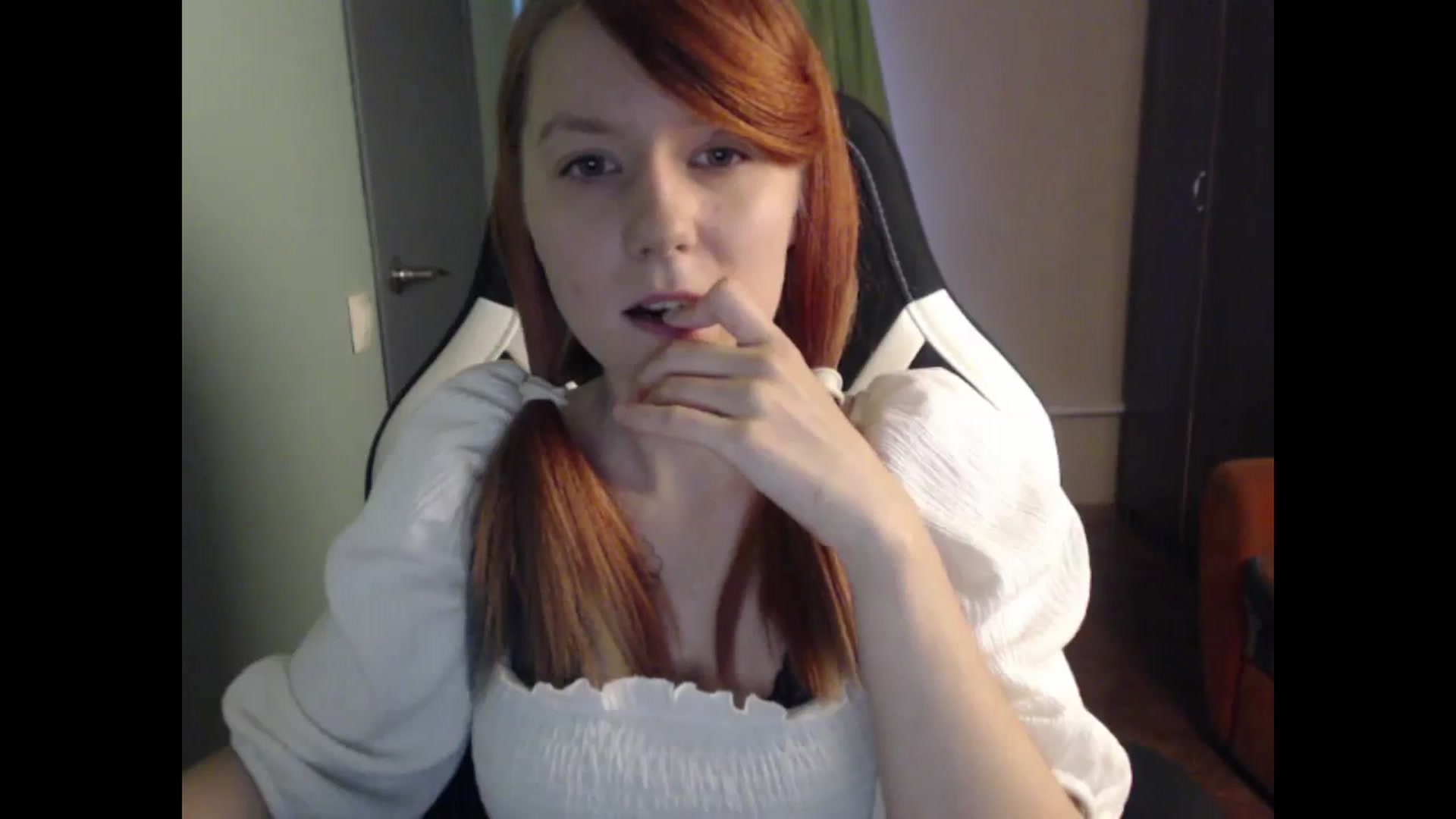 Gallery image thumbnail from NikiFoks18's myfreecams stream on, 10/09/2023, 07:49 image 12 of 20