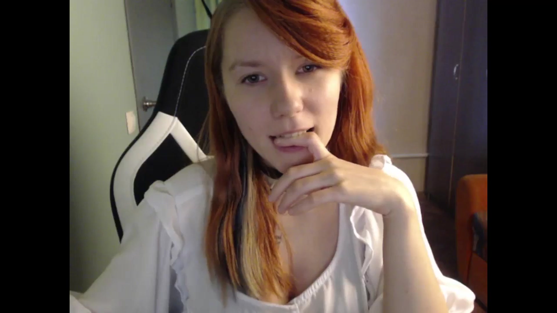 Gallery image thumbnail from NikiFoks18's myfreecams stream on, 10/10/2023, 07:50 image 16 of 20