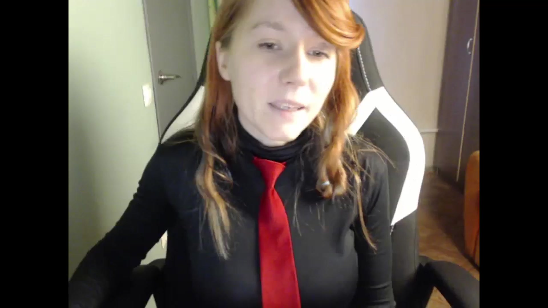 Gallery image thumbnail from NikiFoks18's myfreecams stream on, 10/18/2023, 09:00 image 12 of 20