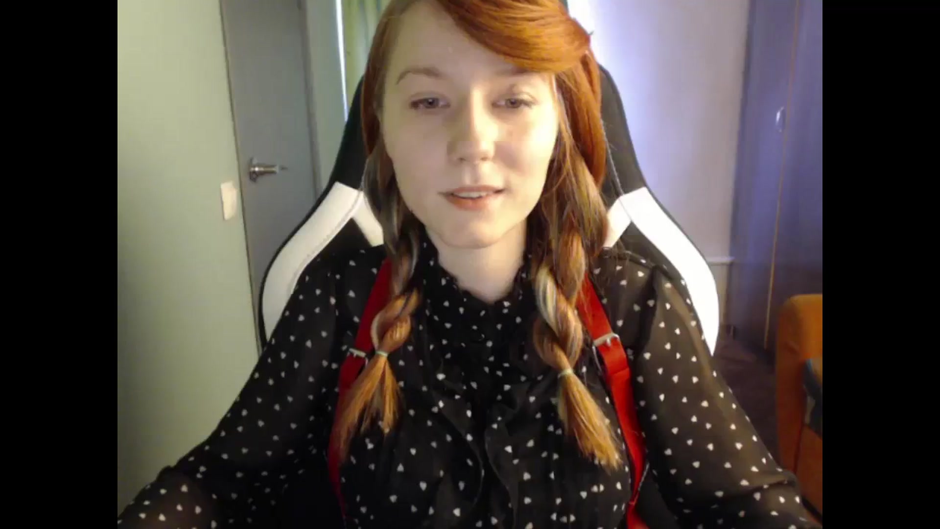 Gallery image thumbnail from NikiFoks18's myfreecams stream on, 10/20/2023, 09:21 image 14 of 20