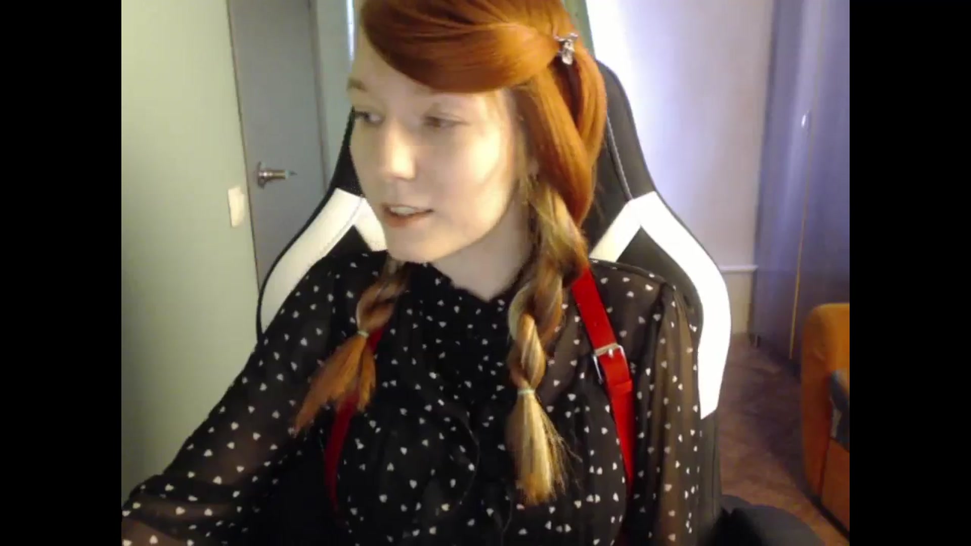 Gallery image thumbnail from NikiFoks18's myfreecams stream on, 10/20/2023, 09:21 image 2 of 20