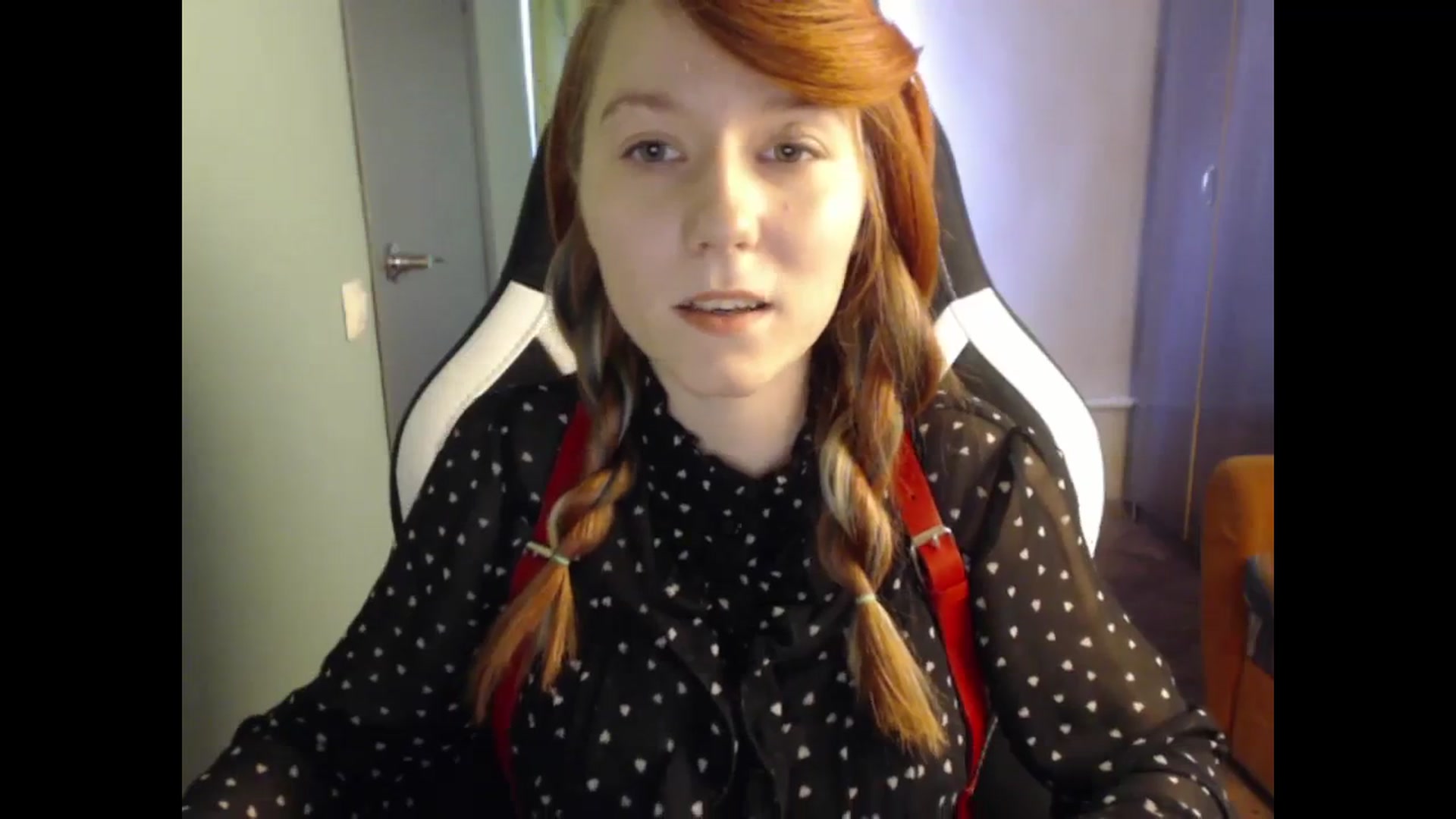 Gallery image thumbnail from NikiFoks18's myfreecams stream on, 10/20/2023, 09:21 image 13 of 20