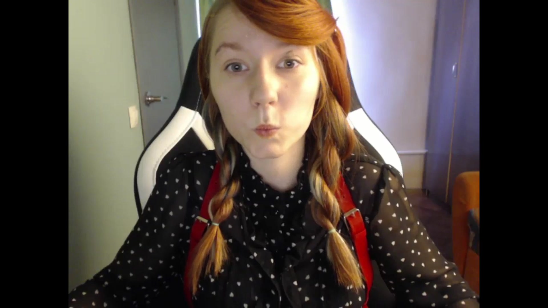 Gallery image thumbnail from NikiFoks18's myfreecams stream on, 10/20/2023, 09:21 image 17 of 20