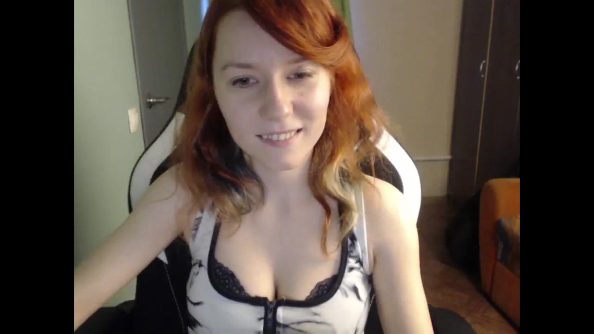 Gallery image thumbnail from NikiFoks18's myfreecams stream on, 11/13/2023, 09:53 image 6 of 20