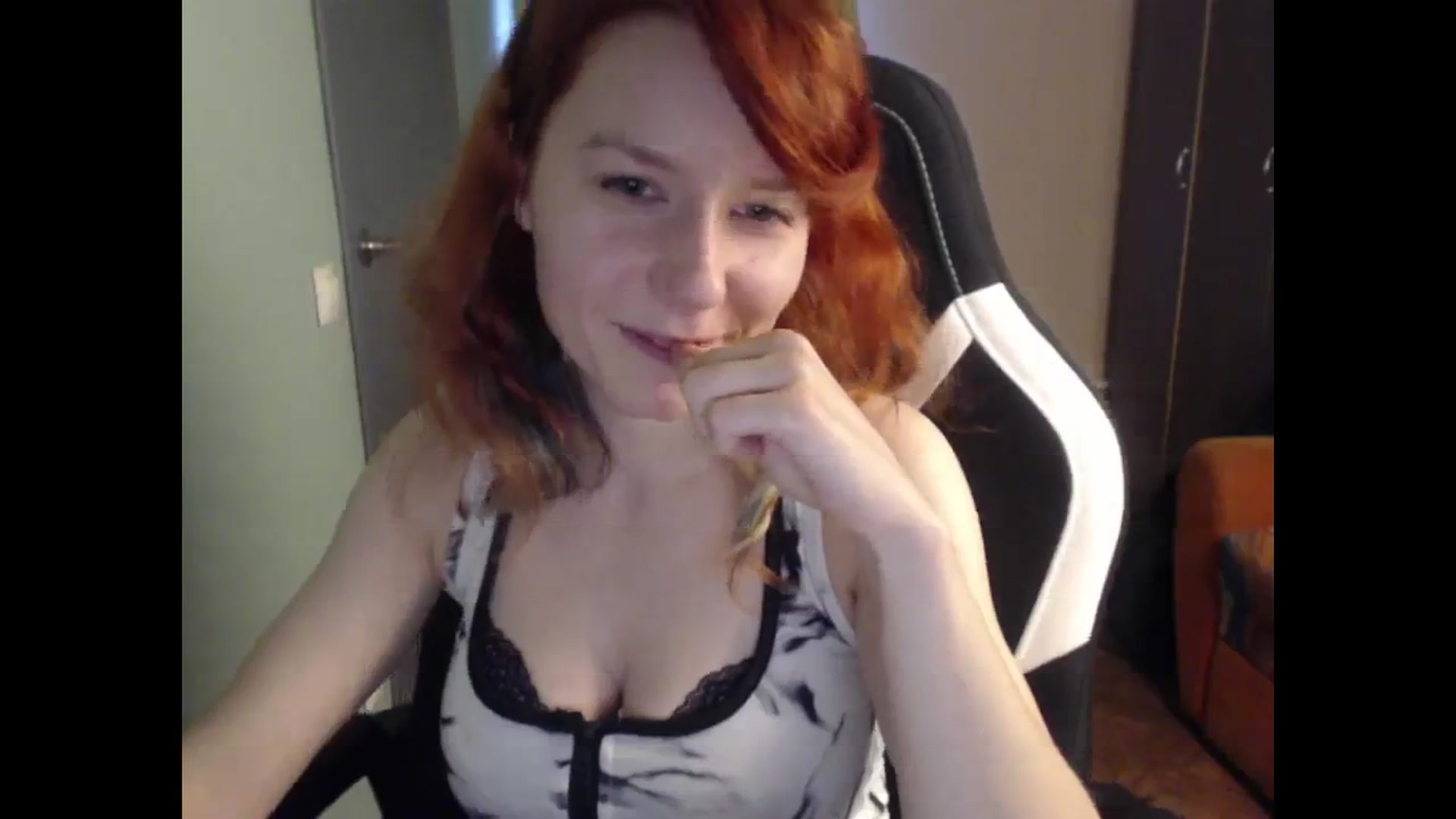 Gallery image thumbnail from NikiFoks18's myfreecams stream on, 11/13/2023, 09:53 image 13 of 20
