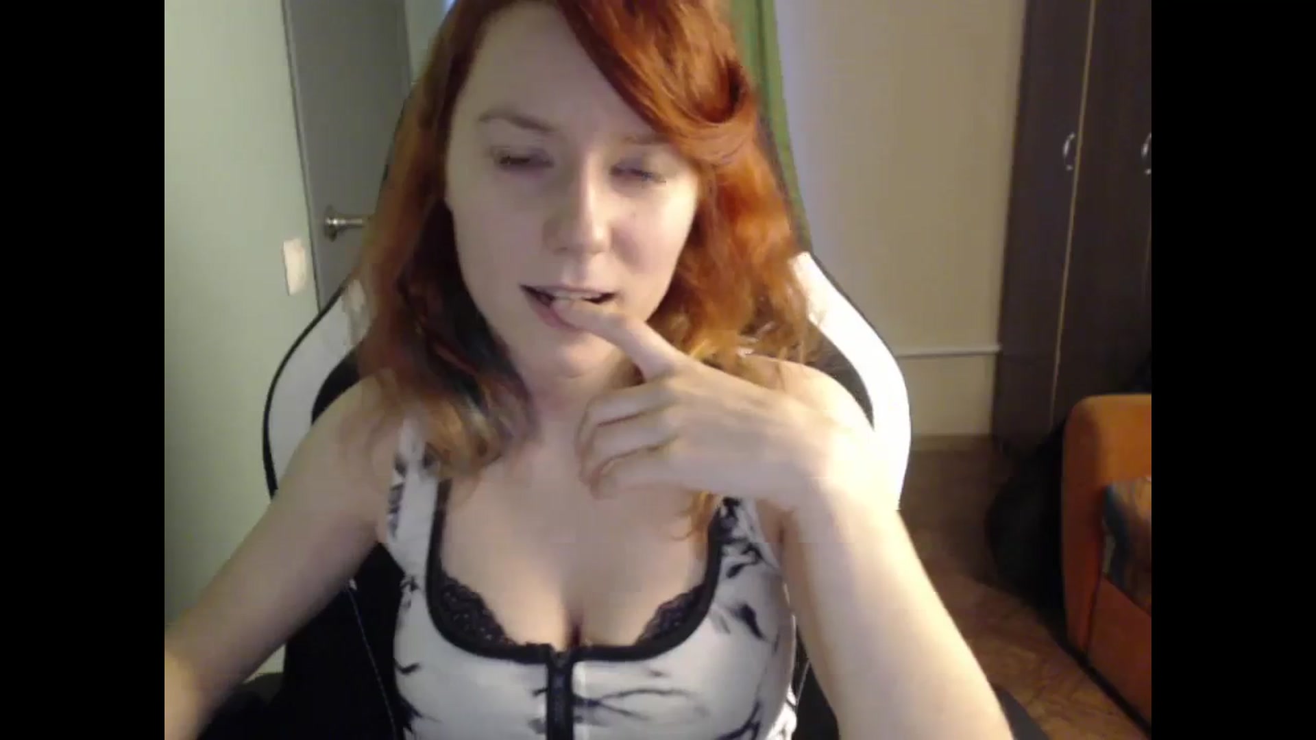 Gallery image thumbnail from NikiFoks18's myfreecams stream on, 11/13/2023, 09:53 image 5 of 20