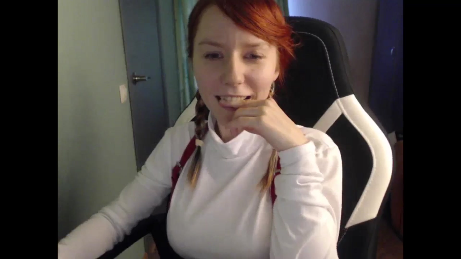 Gallery image thumbnail from NikiFoks18's myfreecams stream on, 11/27/2023, 09:49 image 12 of 20