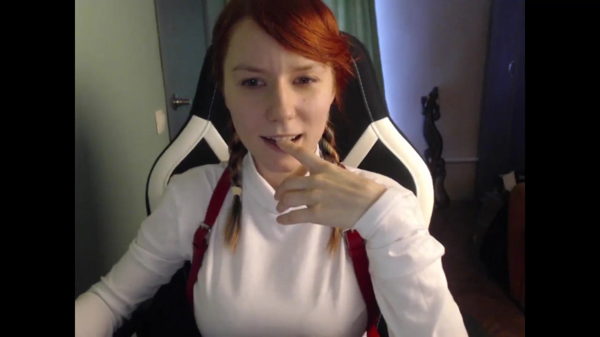 Gallery image thumbnail from NikiFoks18's myfreecams stream on, 11/27/2023, 09:49 image 13 of 20