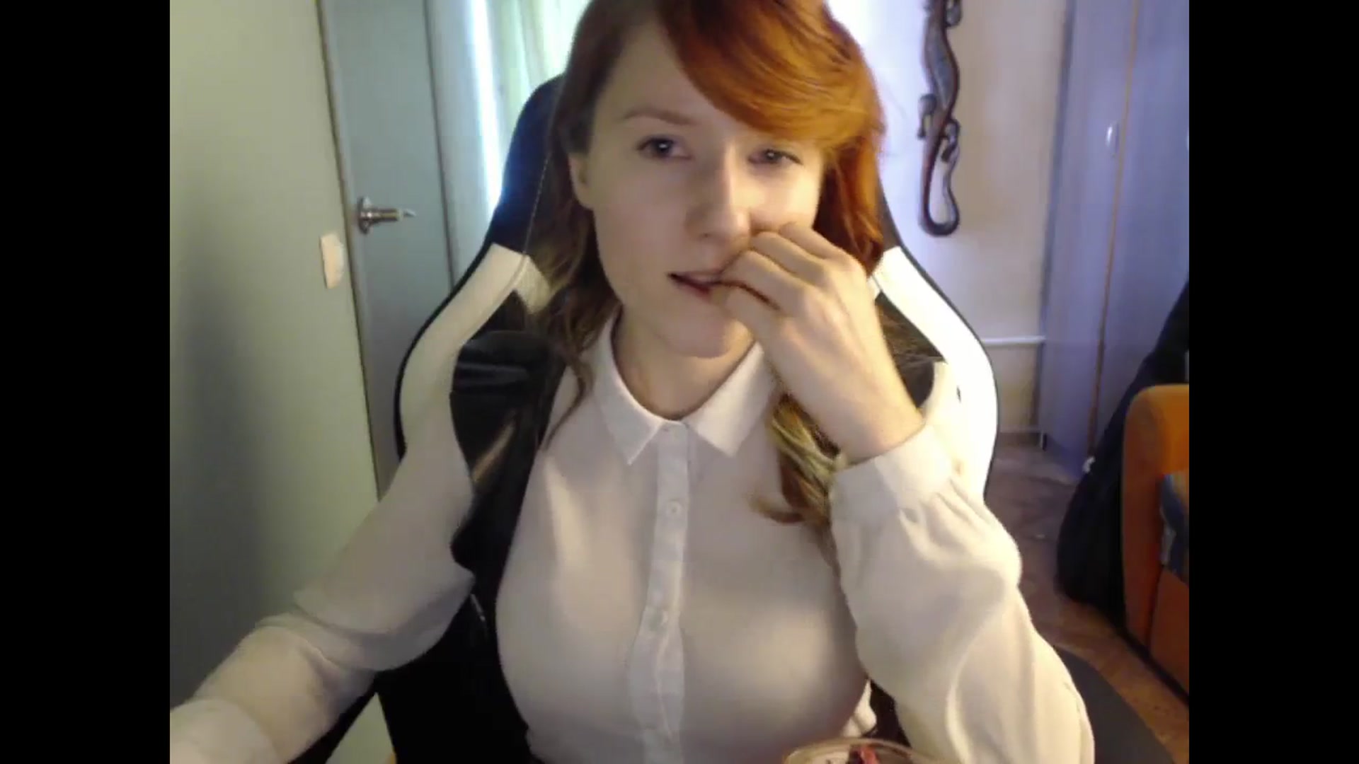 Gallery image thumbnail from NikiFoks18's myfreecams stream on, 02/29/2024, 11:03 image 17 of 20