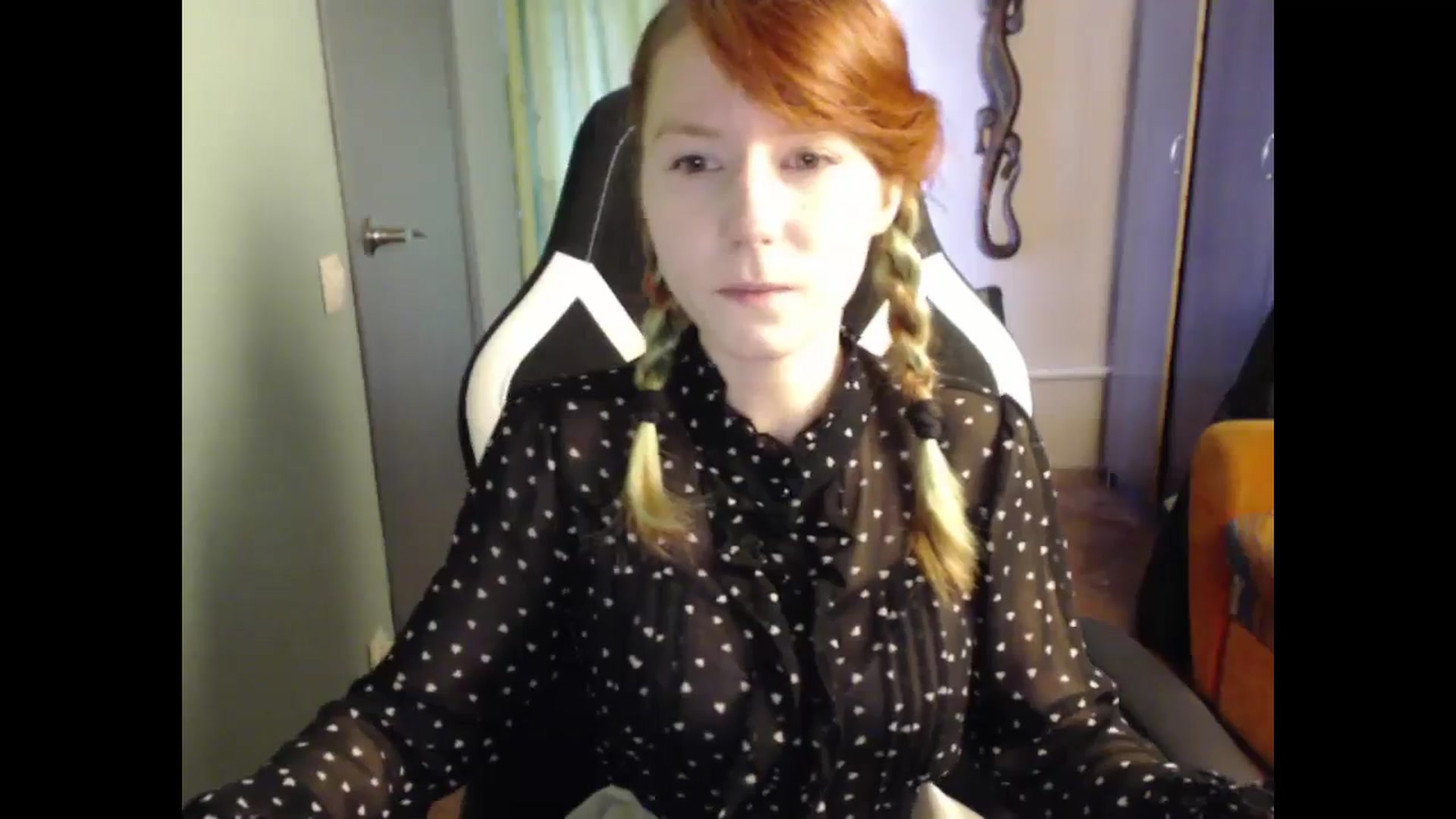 Gallery image thumbnail from NikiFoks18's myfreecams stream on, 05/14/2024, 08:57 image 12 of 20