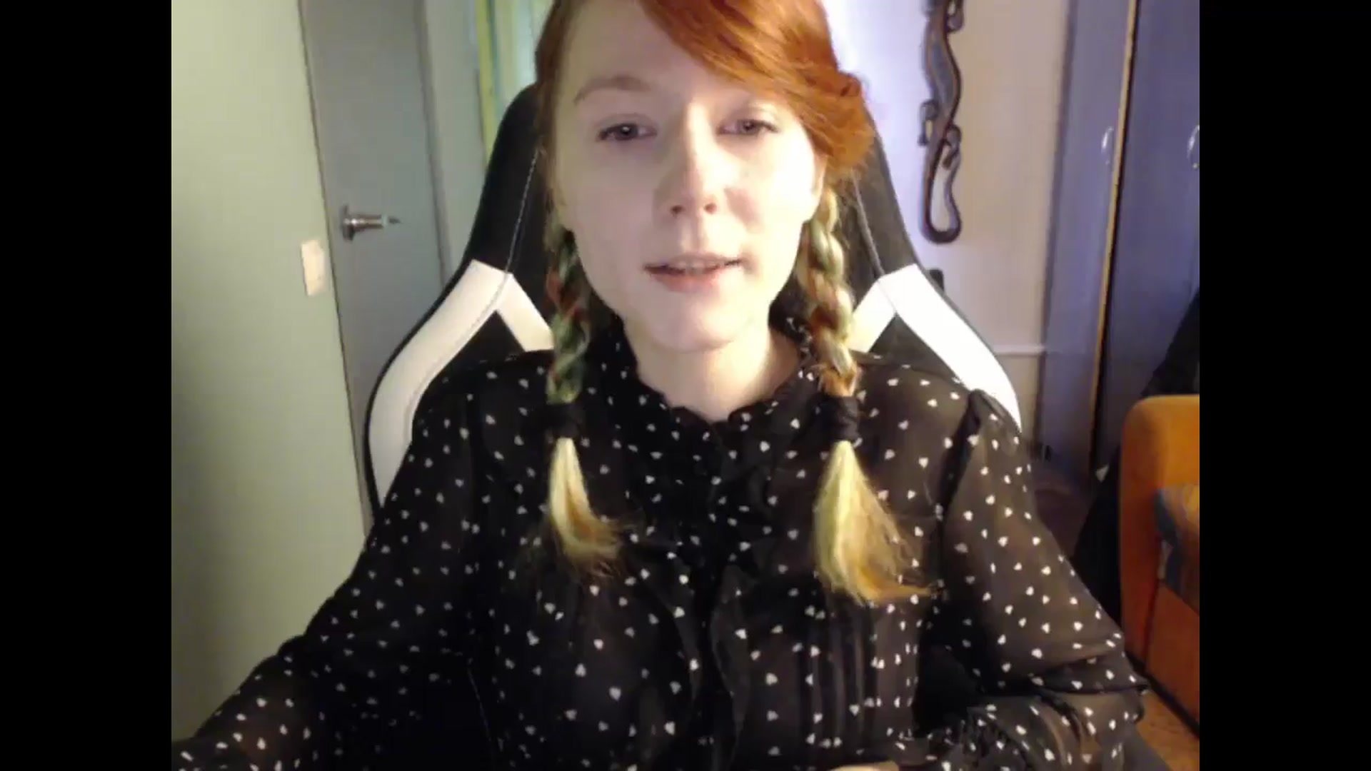 Gallery image thumbnail from NikiFoks18's myfreecams stream on, 05/14/2024, 08:57 image 2 of 20