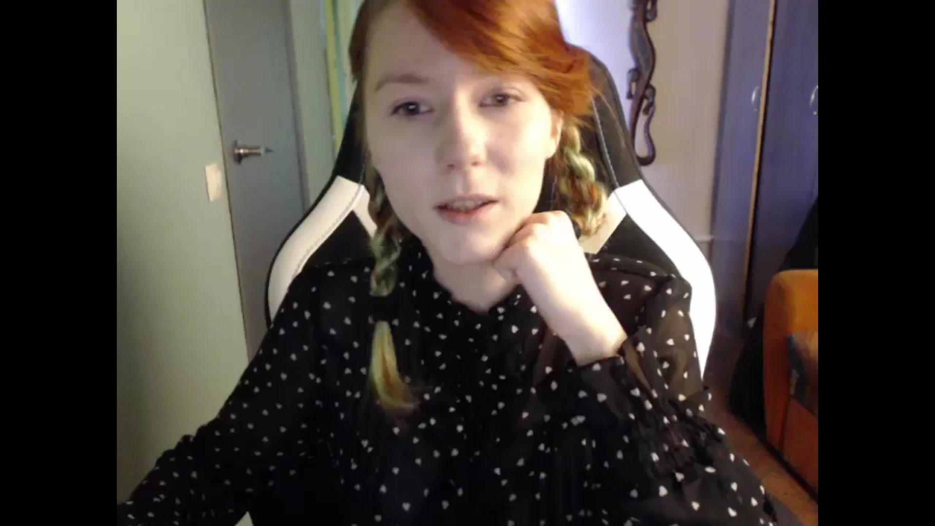 Gallery image thumbnail from NikiFoks18's myfreecams stream on, 05/14/2024, 08:57 image 10 of 20