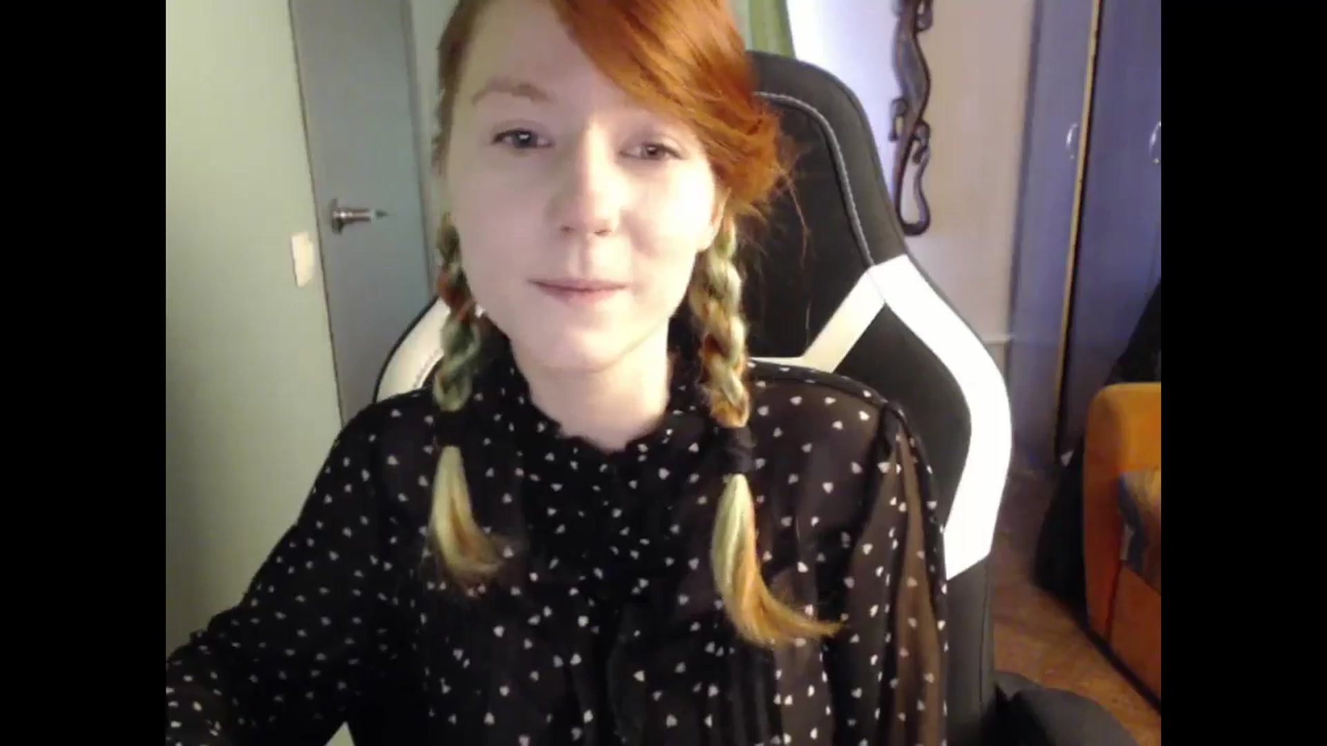 Gallery image thumbnail from NikiFoks18's myfreecams stream on, 05/14/2024, 08:57 image 6 of 20