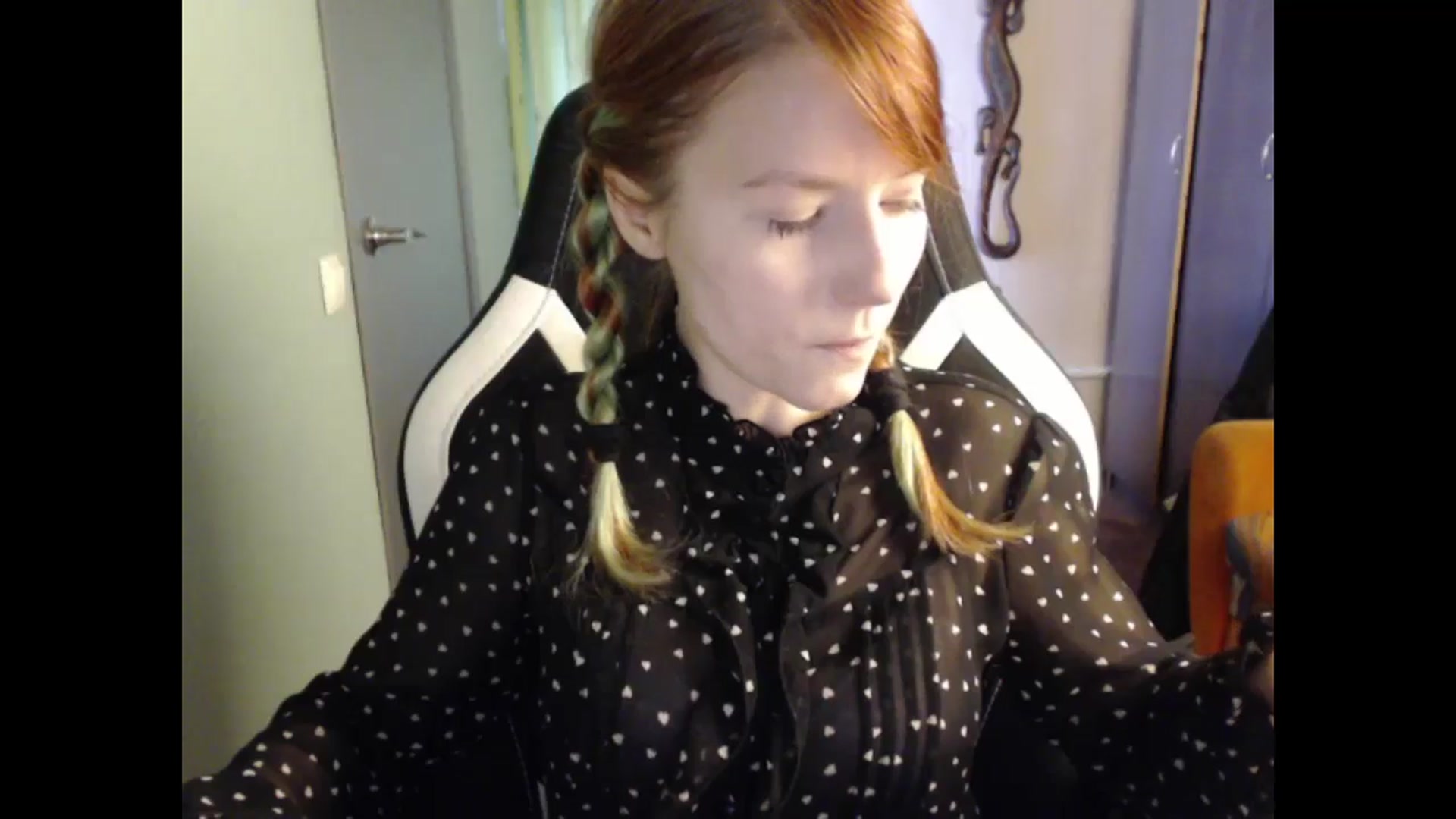 Gallery image thumbnail from NikiFoks18's myfreecams stream on, 05/14/2024, 08:57 image 4 of 20