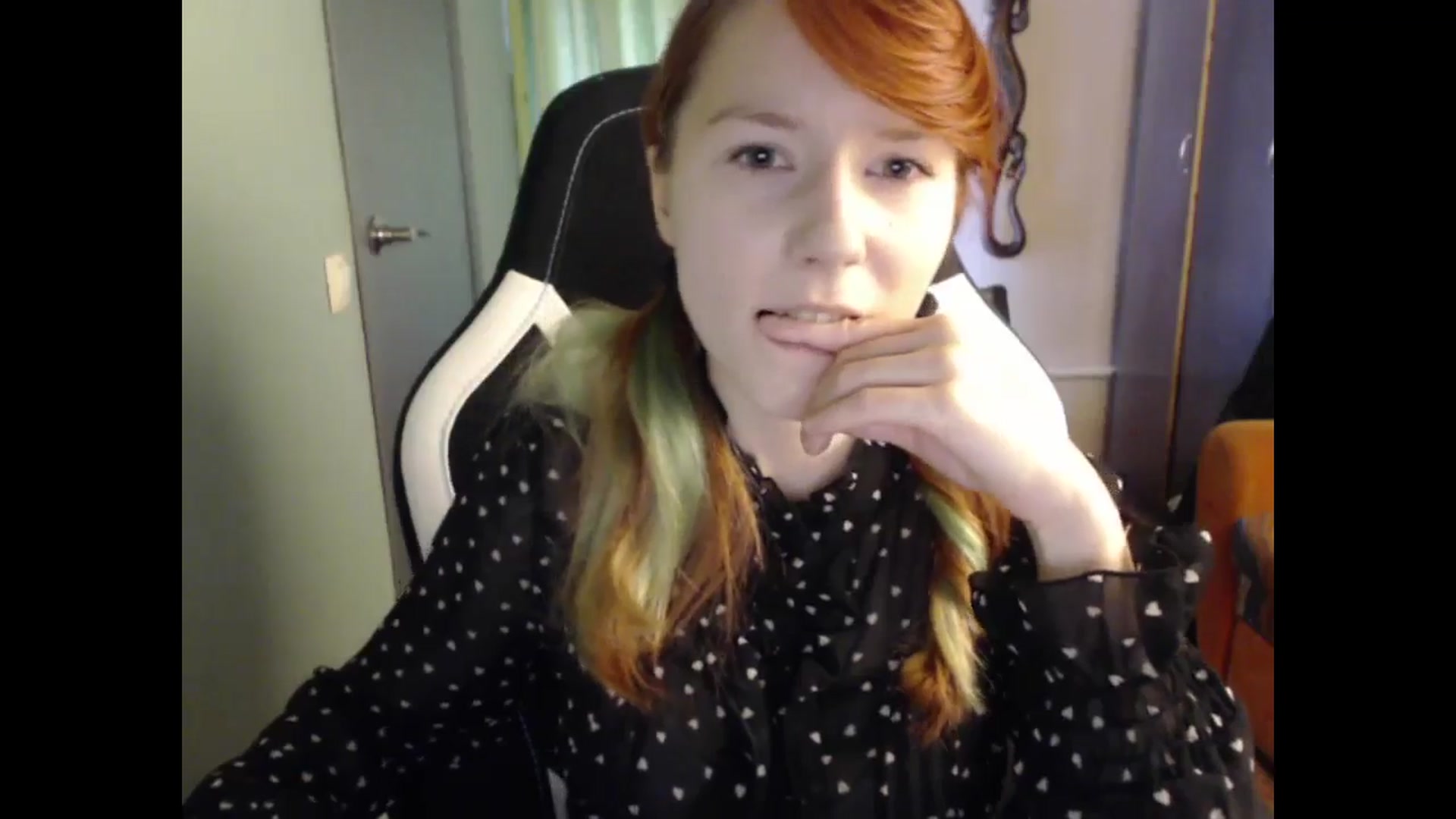 Gallery image thumbnail from NikiFoks18's myfreecams stream on, 05/15/2024, 09:56 image 14 of 20