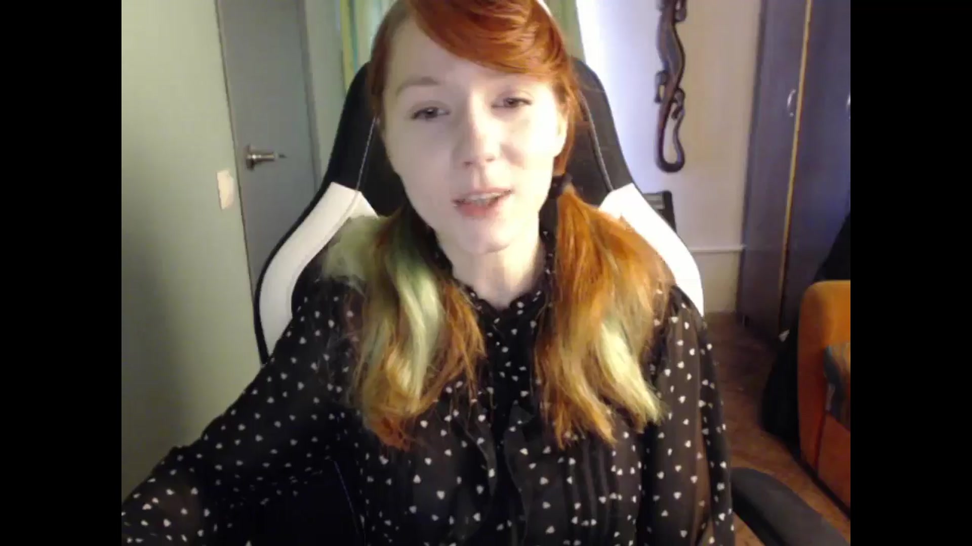 Gallery image thumbnail from NikiFoks18's myfreecams stream on, 05/15/2024, 09:56 image 10 of 20