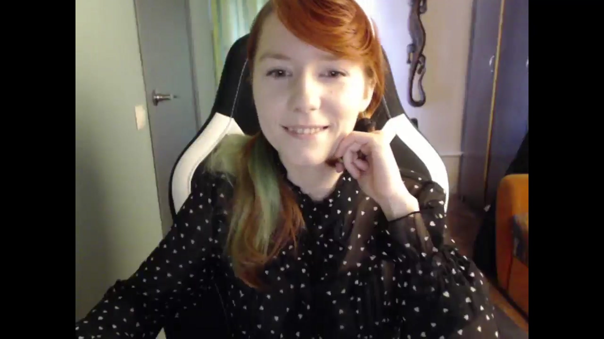 Gallery image thumbnail from NikiFoks18's myfreecams stream on, 05/15/2024, 09:56 image 13 of 20