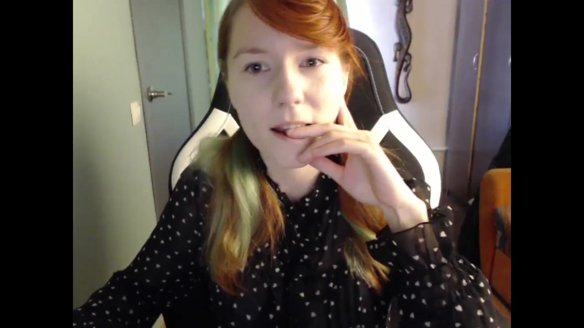 Gallery image thumbnail from NikiFoks18's myfreecams stream on, 05/15/2024, 09:56 image 15 of 20