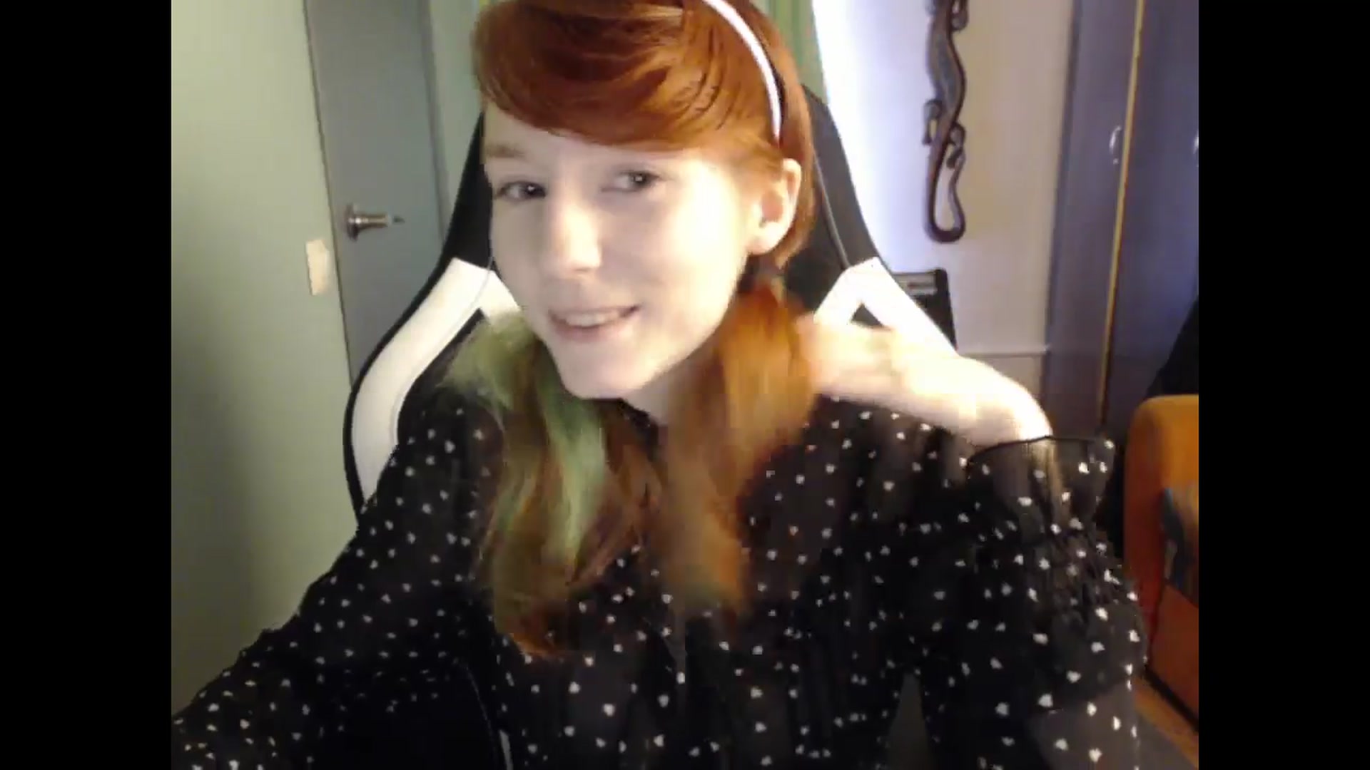 Gallery image thumbnail from NikiFoks18's myfreecams stream on, 05/15/2024, 09:56 image 12 of 20