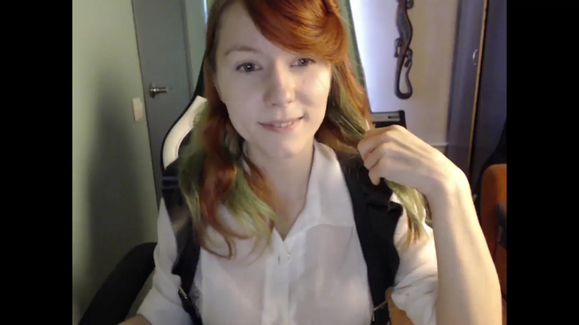Gallery image thumbnail from NikiFoks18's myfreecams stream on, 05/16/2024, 08:11 image 10 of 20