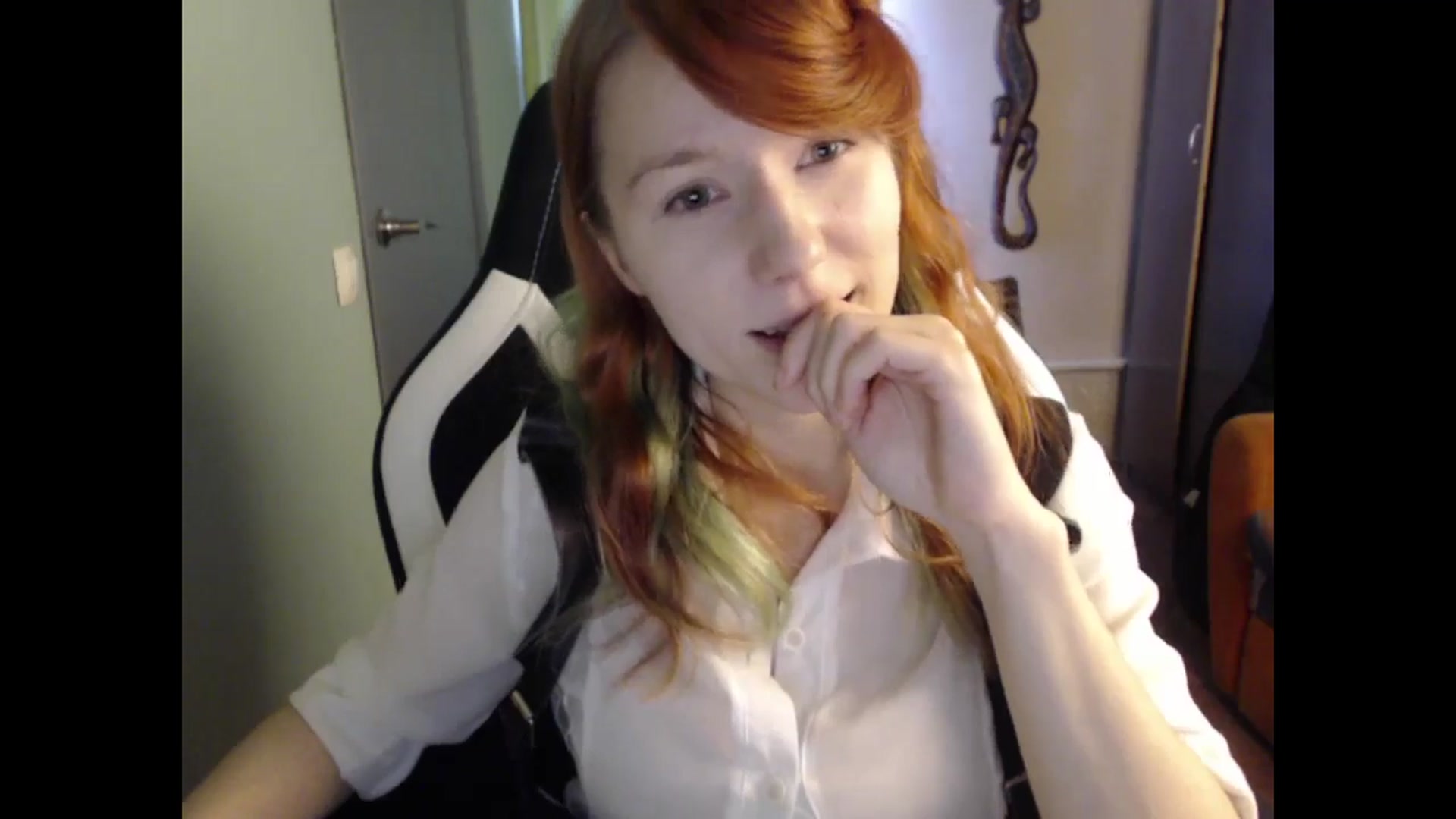 Gallery image thumbnail from NikiFoks18's myfreecams stream on, 05/16/2024, 09:34 image 7 of 20