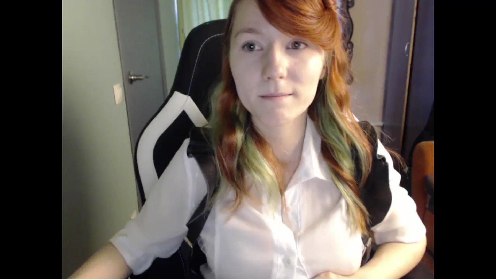 Gallery image thumbnail from NikiFoks18's myfreecams stream on, 05/16/2024, 09:34 image 13 of 20