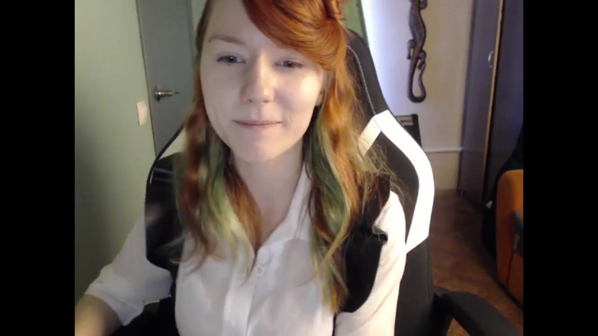 Gallery image thumbnail from NikiFoks18's myfreecams stream on, 05/16/2024, 09:34 image 16 of 20