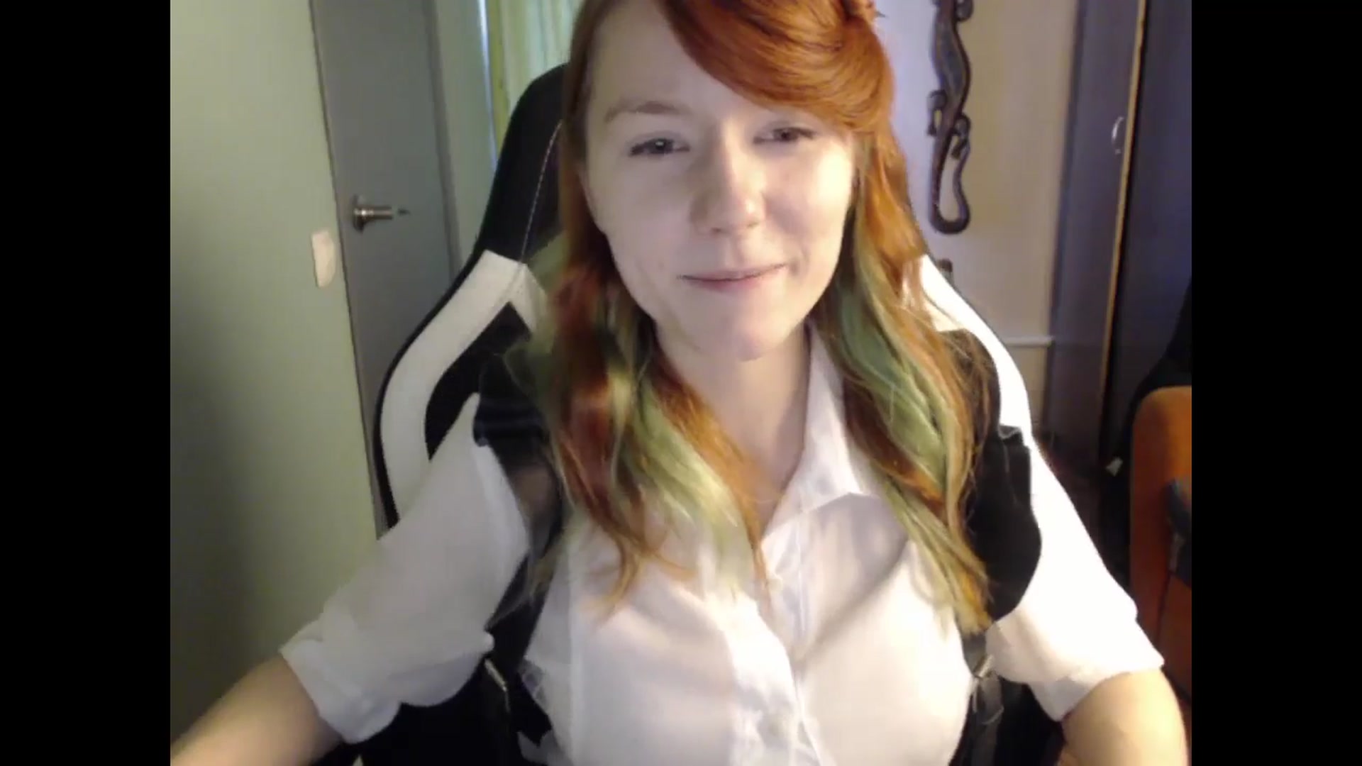 Gallery image thumbnail from NikiFoks18's myfreecams stream on, 05/16/2024, 09:34 image 14 of 20