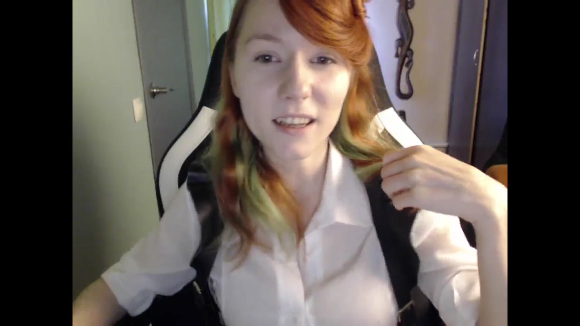 Gallery image thumbnail from NikiFoks18's myfreecams stream on, 05/16/2024, 09:34 image 12 of 20