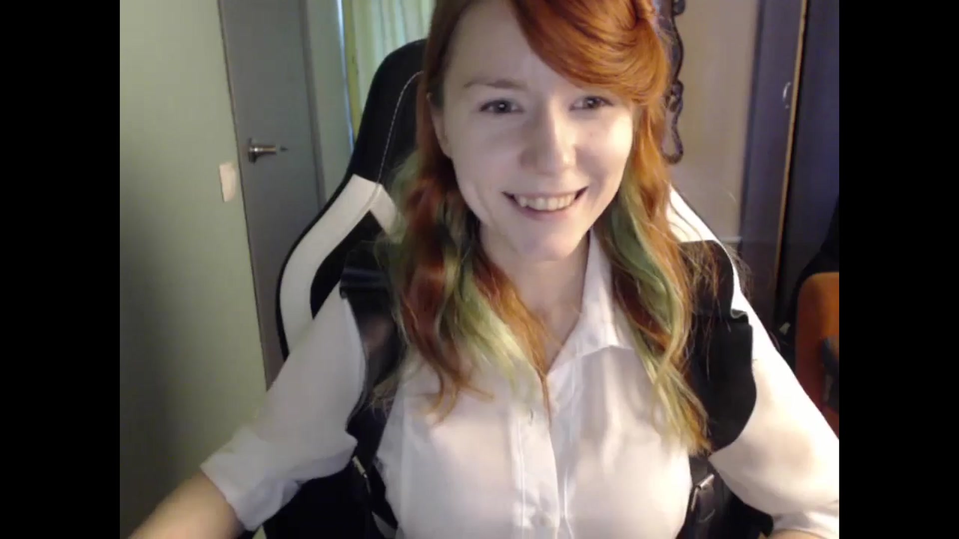 Gallery image thumbnail from NikiFoks18's myfreecams stream on, 05/16/2024, 09:34 image 15 of 20
