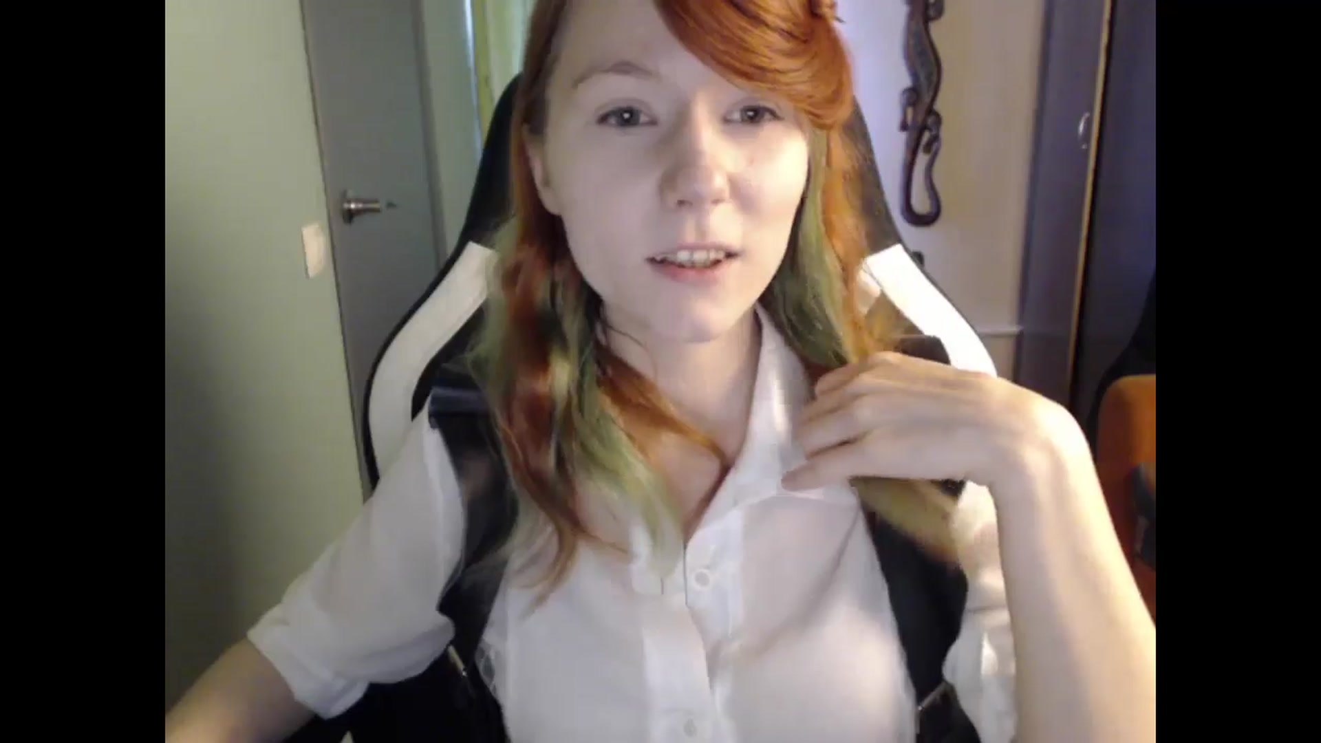 Gallery image thumbnail from NikiFoks18's myfreecams stream on, 05/16/2024, 09:34 image 9 of 20
